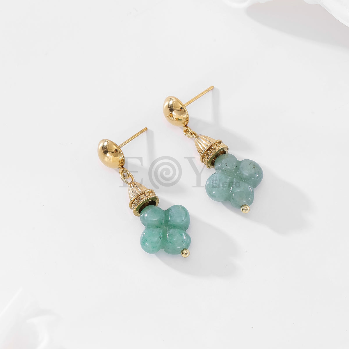 Pendientes con piedra trébol color