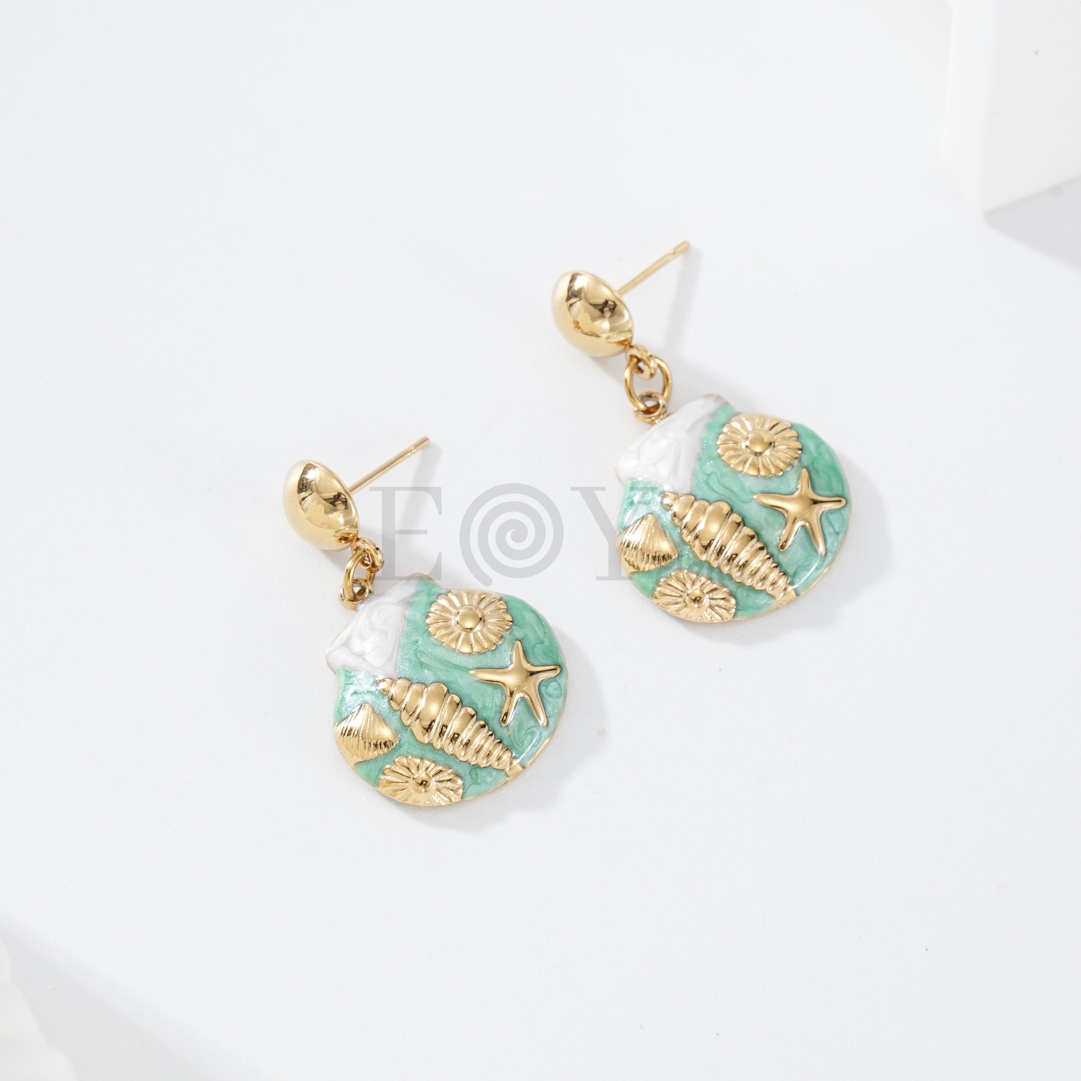 Pendientes concha con detalles marinos