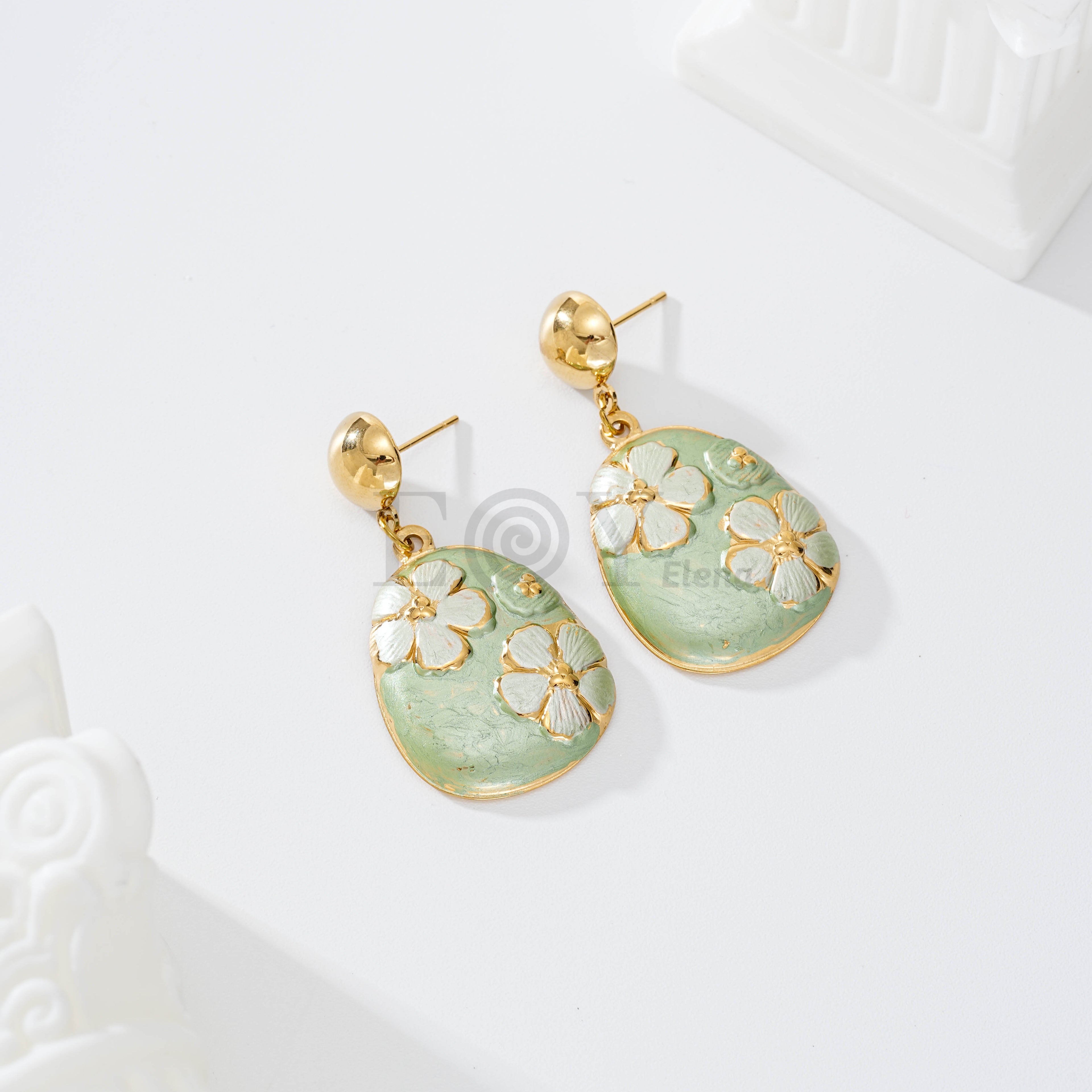 Pendientes con pieza decorada flor