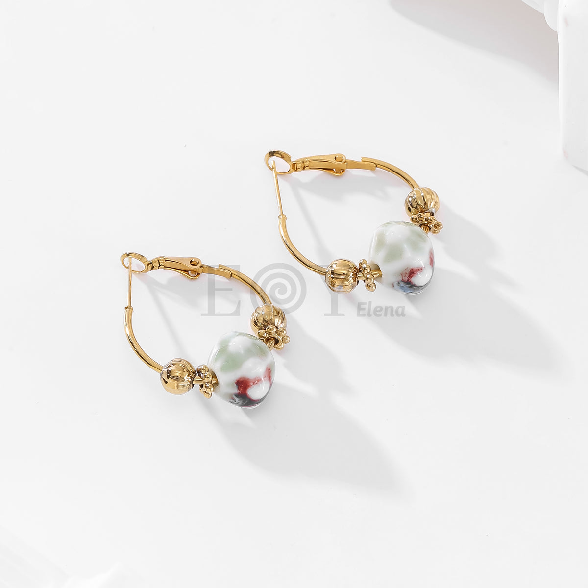 Pendientes de aro con bola de color