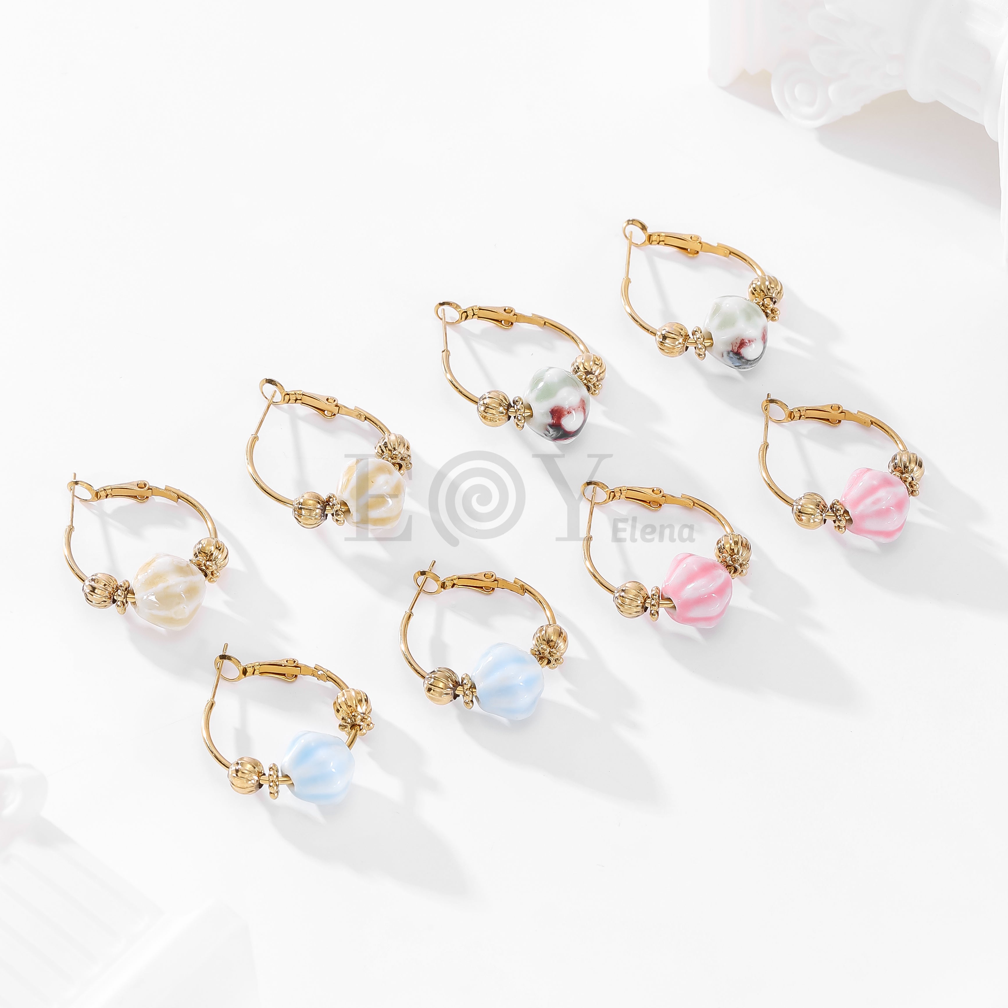 Pendientes de aro con bola de color