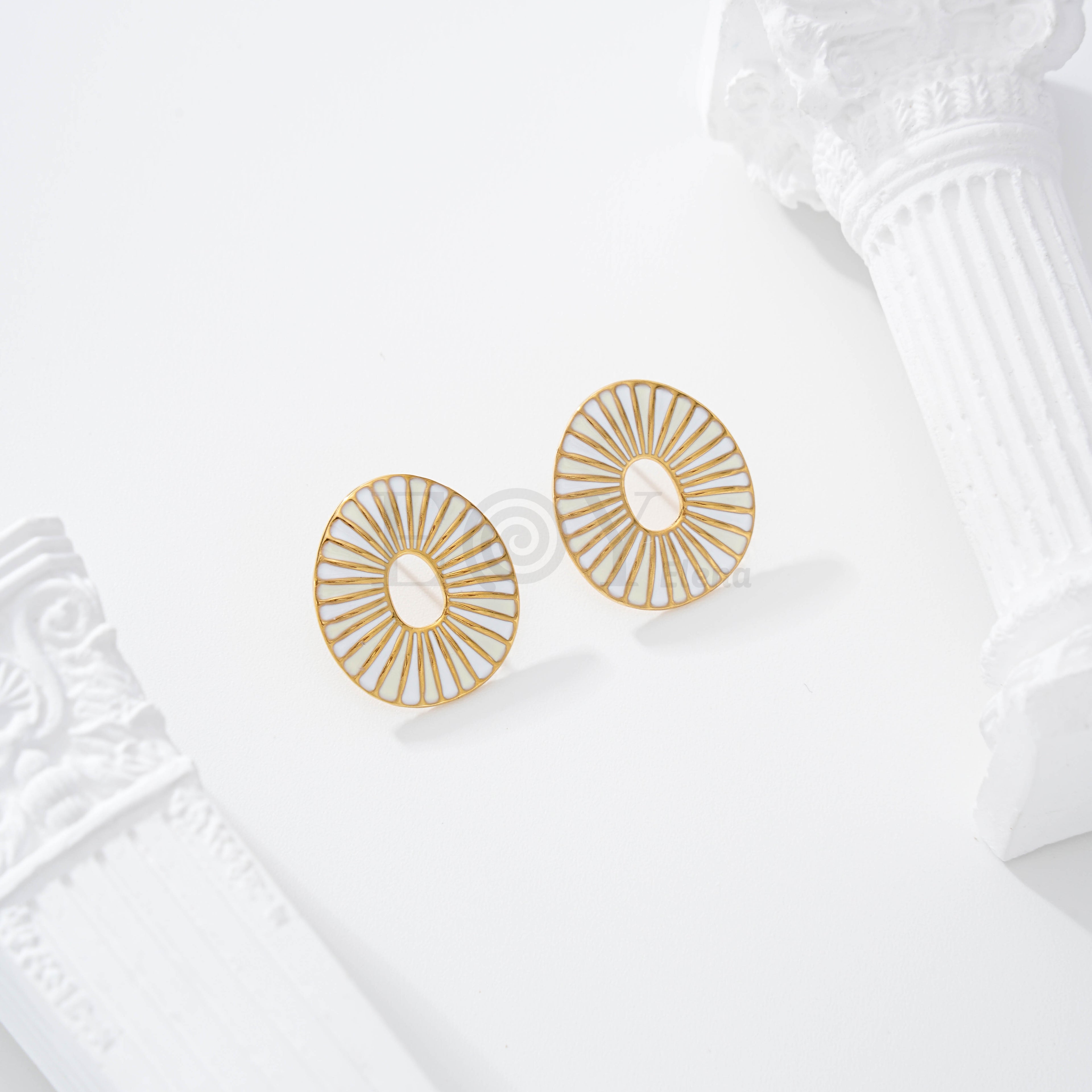 Pendientes óvalo hueco con colores