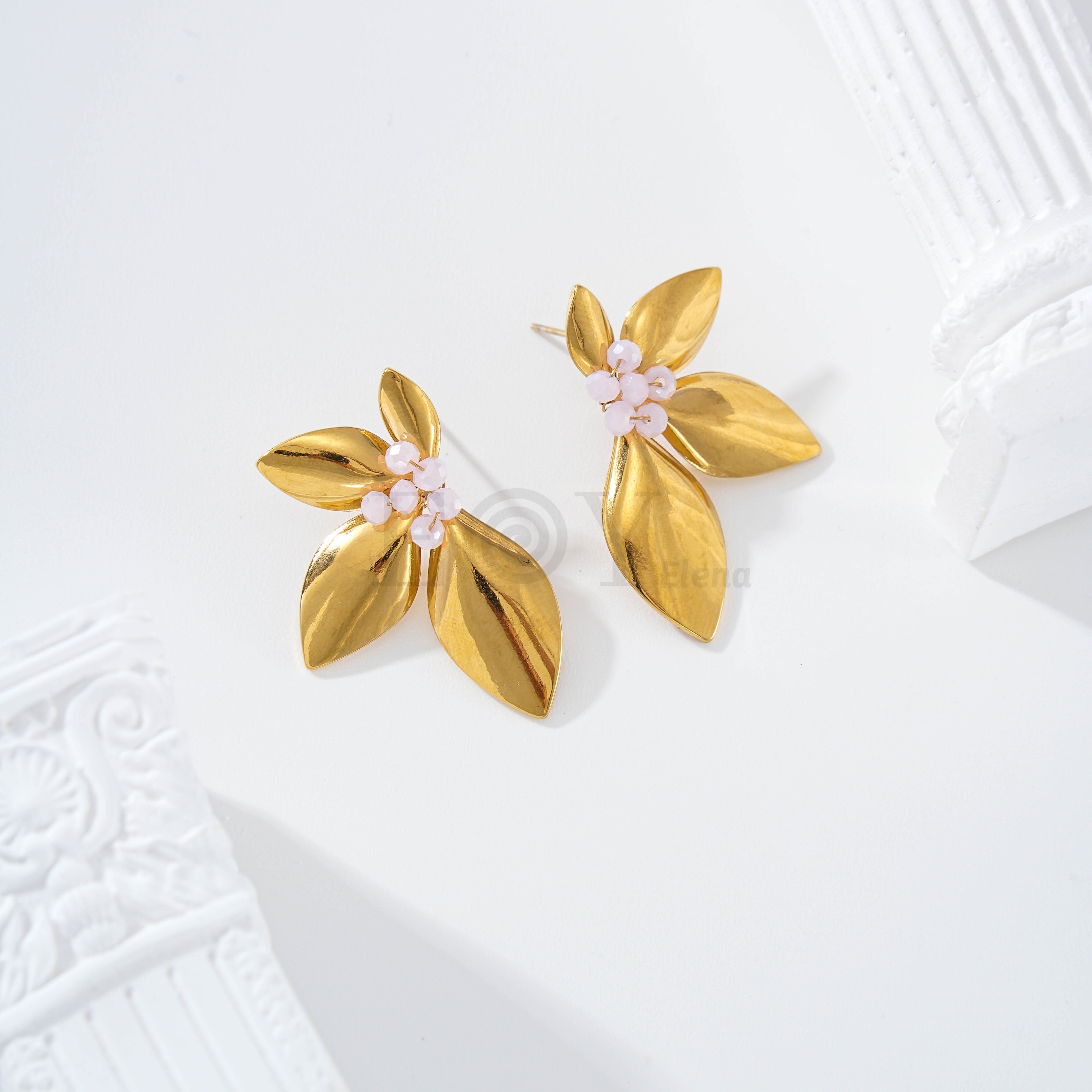 Pendientes media flor con piedras
