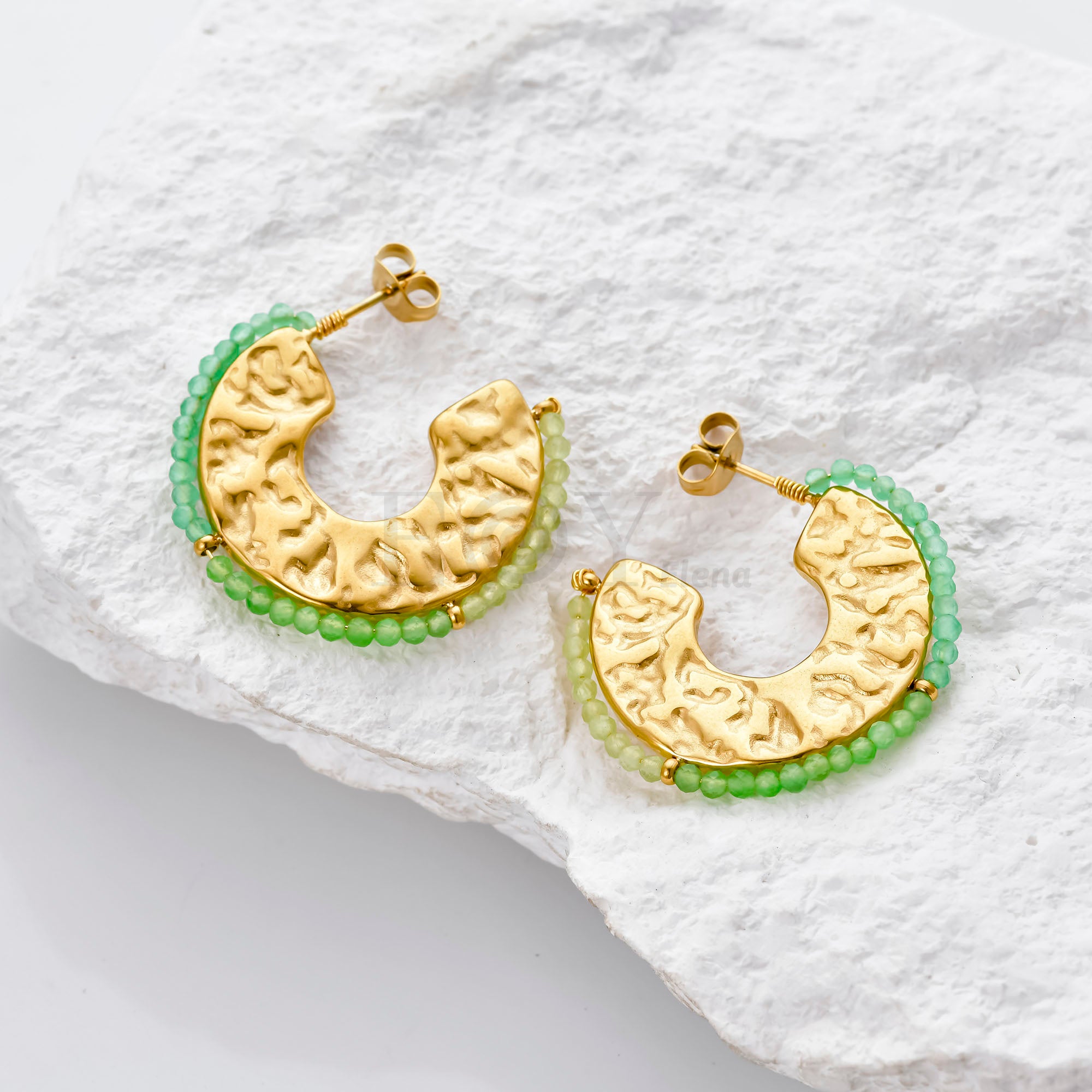 Pendientes con bordado de piedras