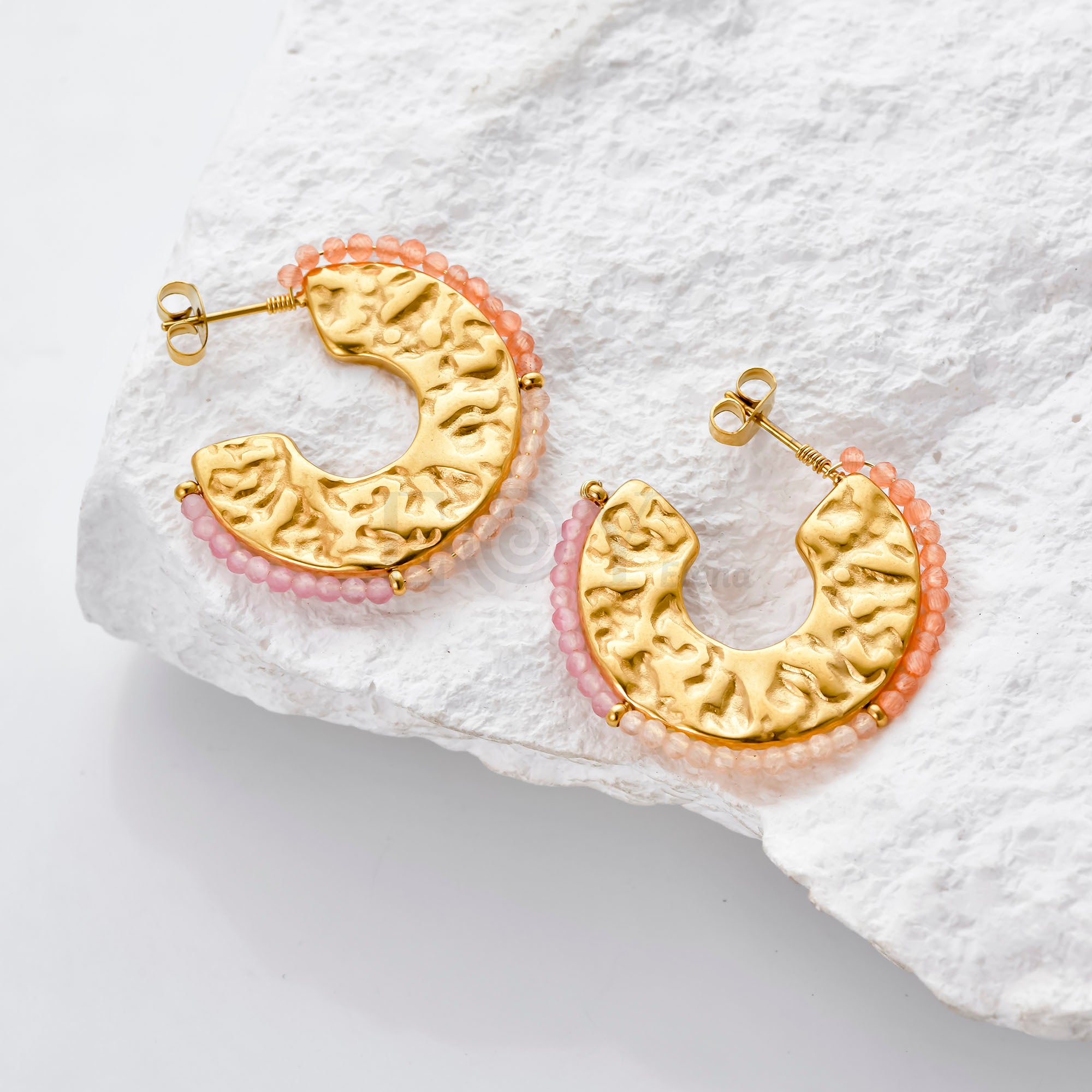 Pendientes con bordado de piedras