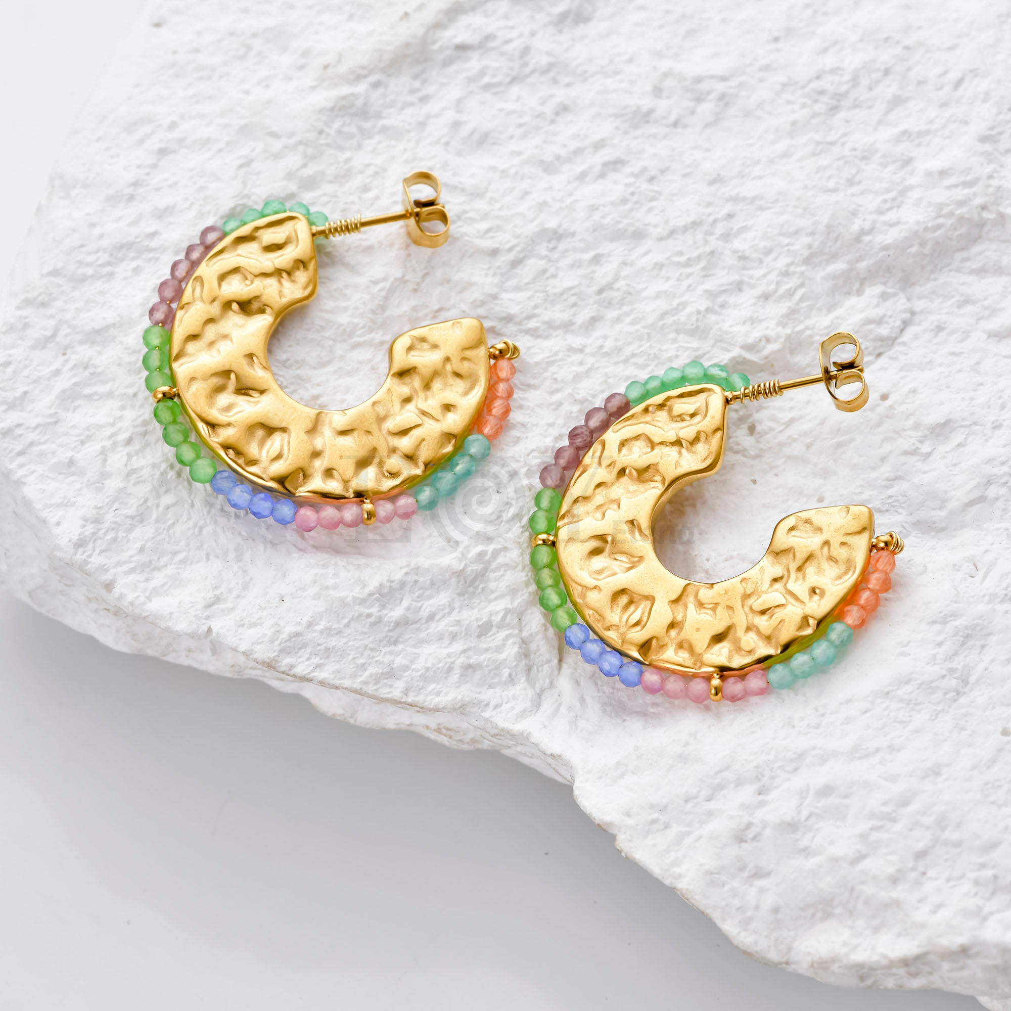 Pendientes con bordado de piedras