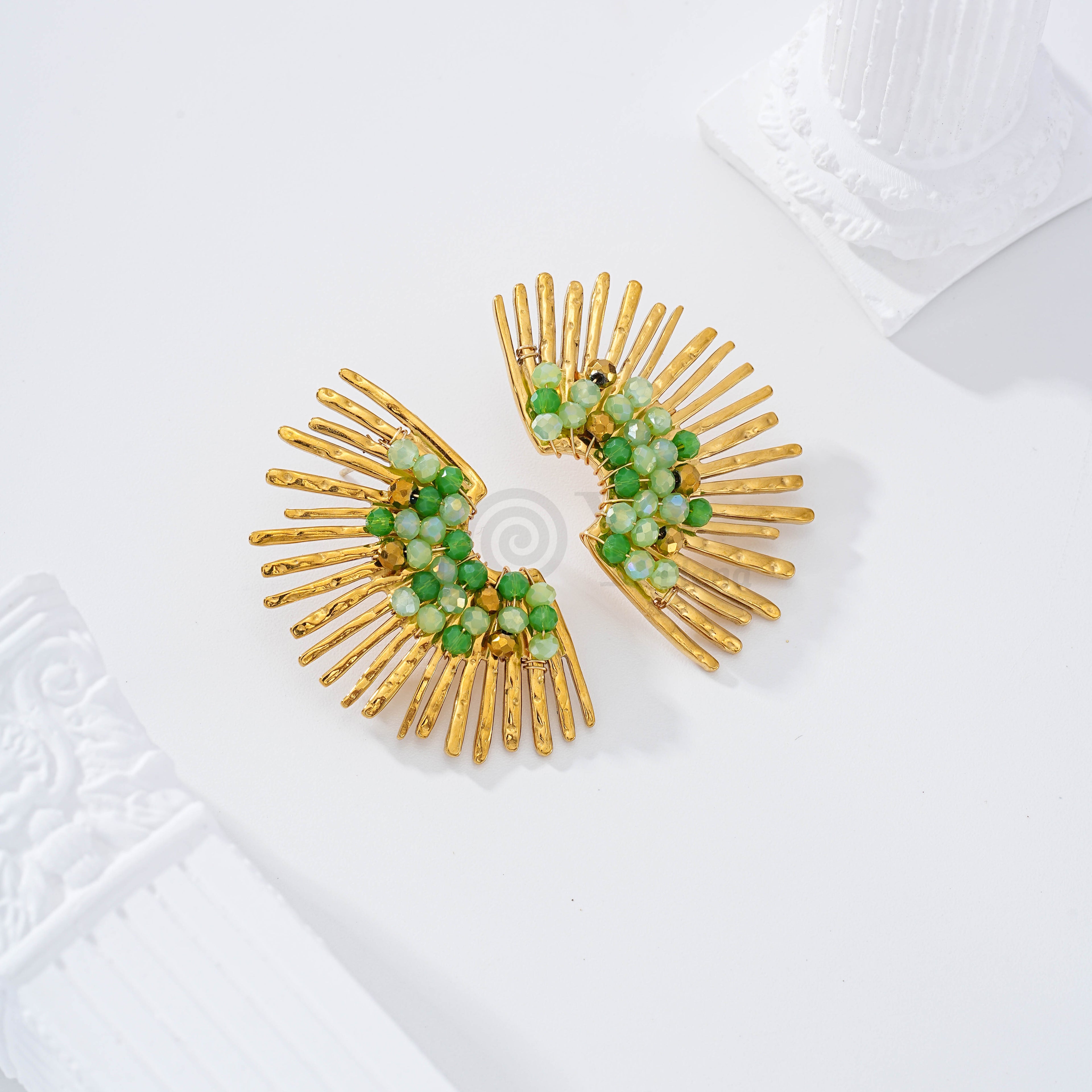 Pendientes medio sol con piedras colores