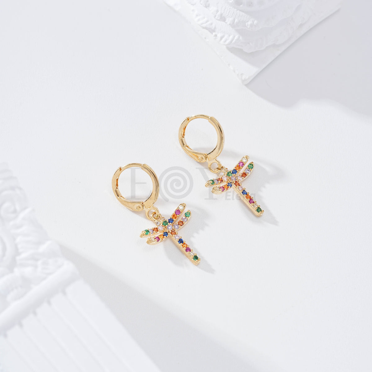 Pendientes de aro con libélula circonitas gold-filled