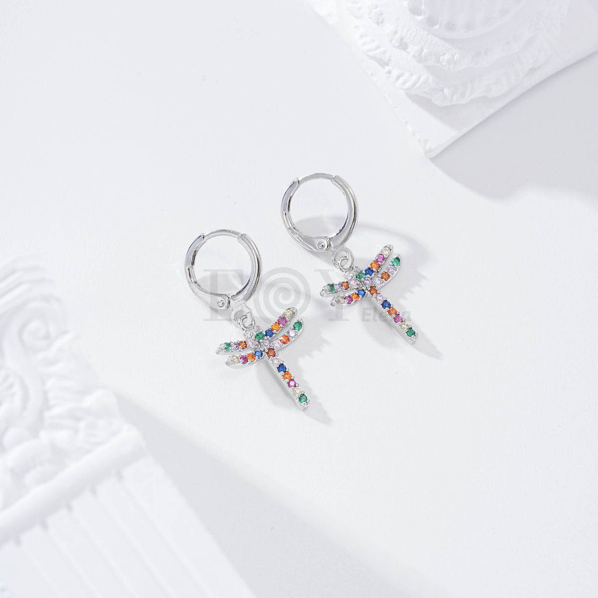 Pendientes de aro con libélula circonitas gold-filled