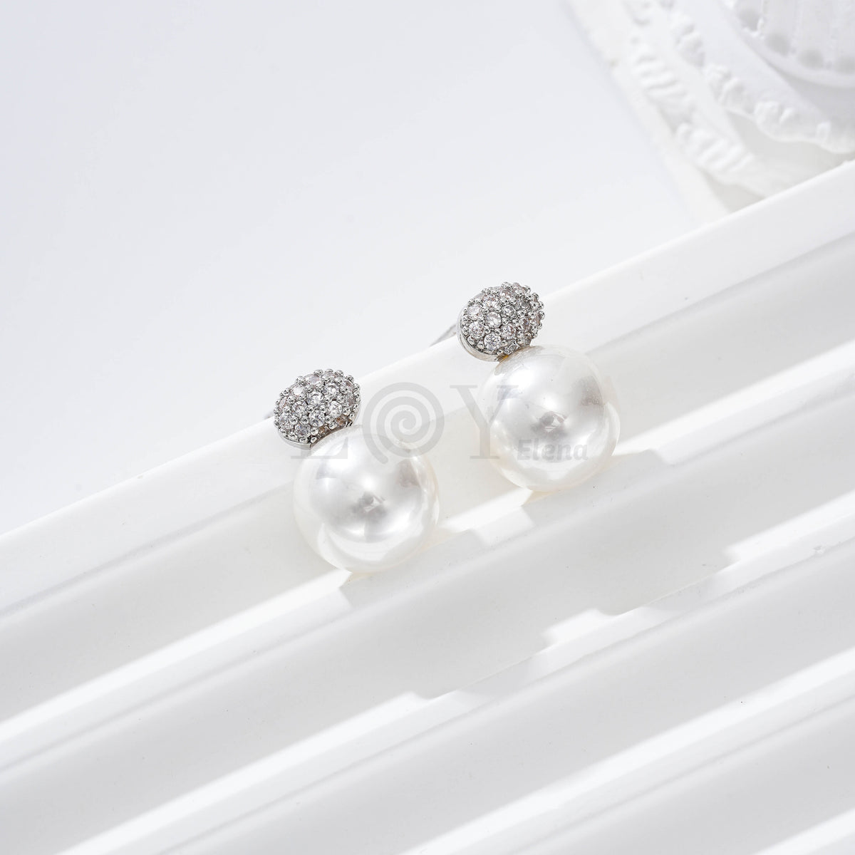 Pendiente de chapa circonitas y perla gold-filled