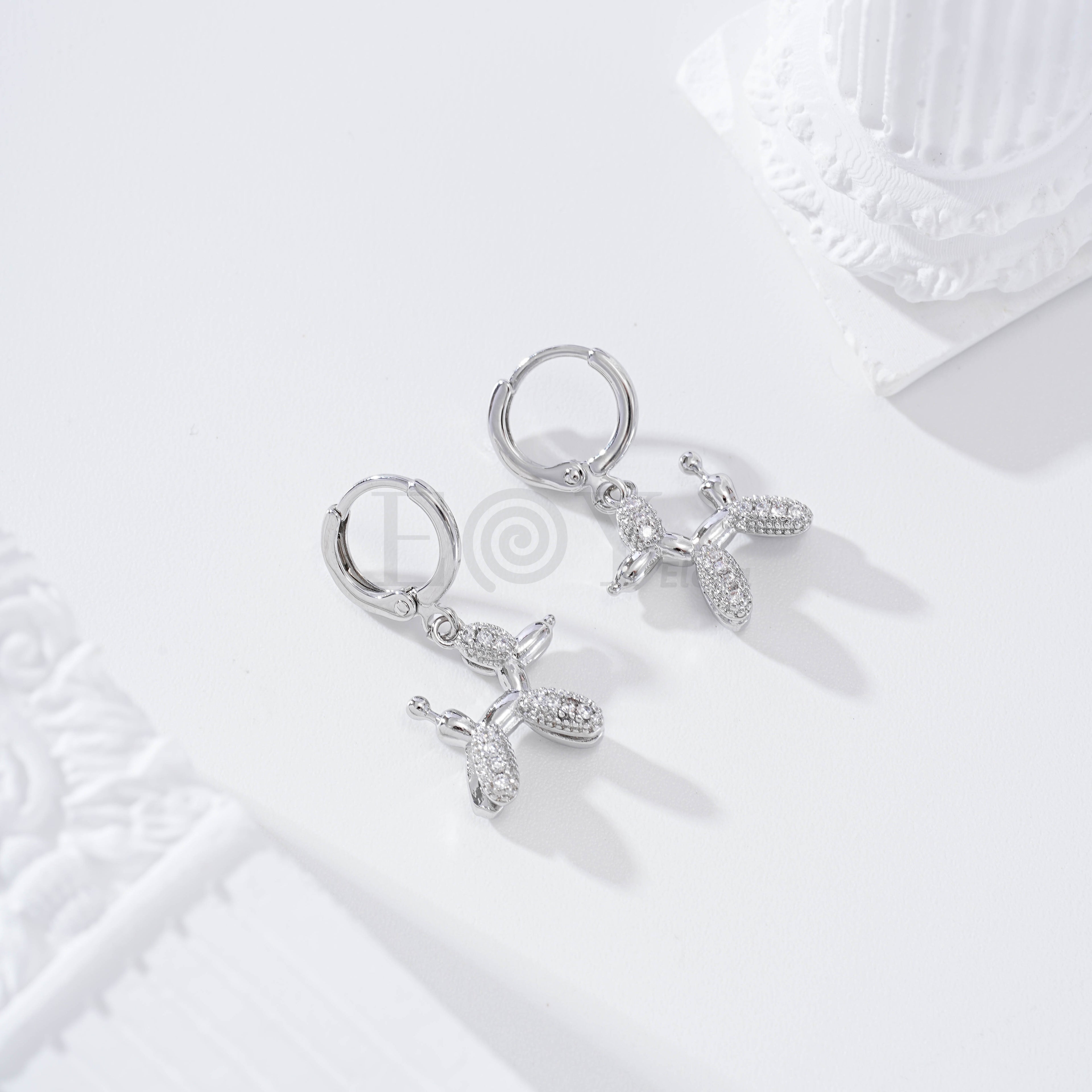 Pendientes de aro con perro globo circonitas goldfield