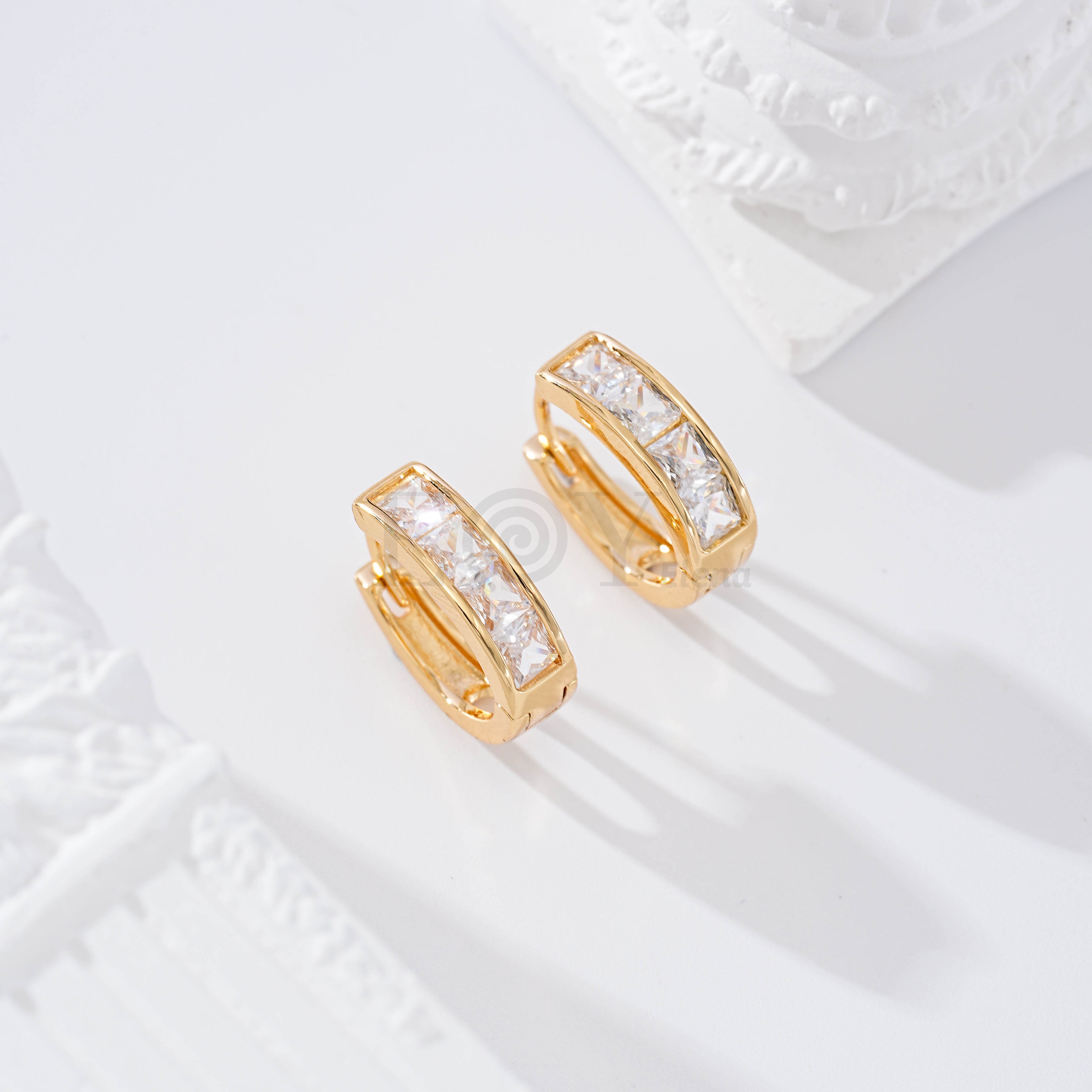 Aro con piedra blanca goldfield
