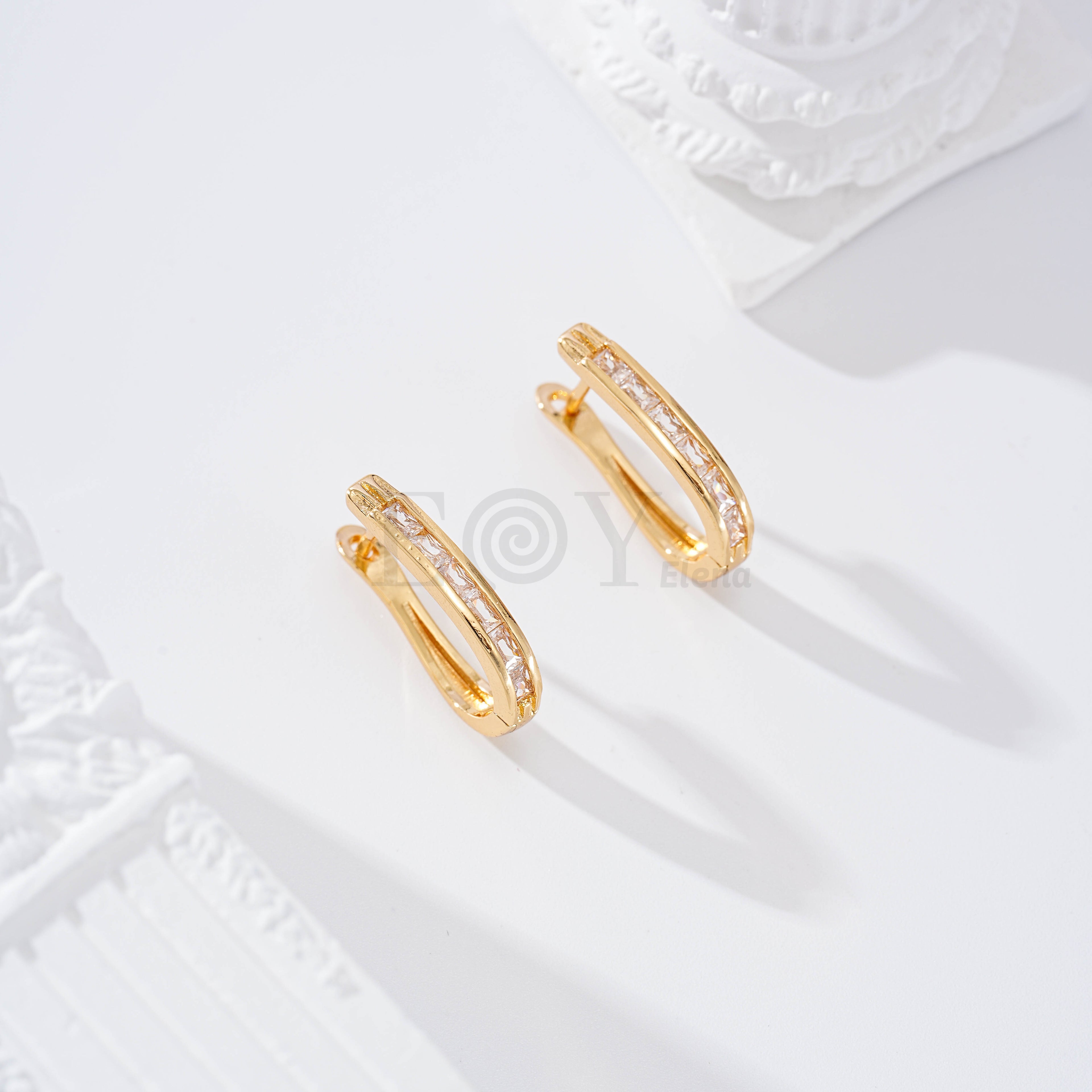 Aro fino alargado con circonitas goldfield