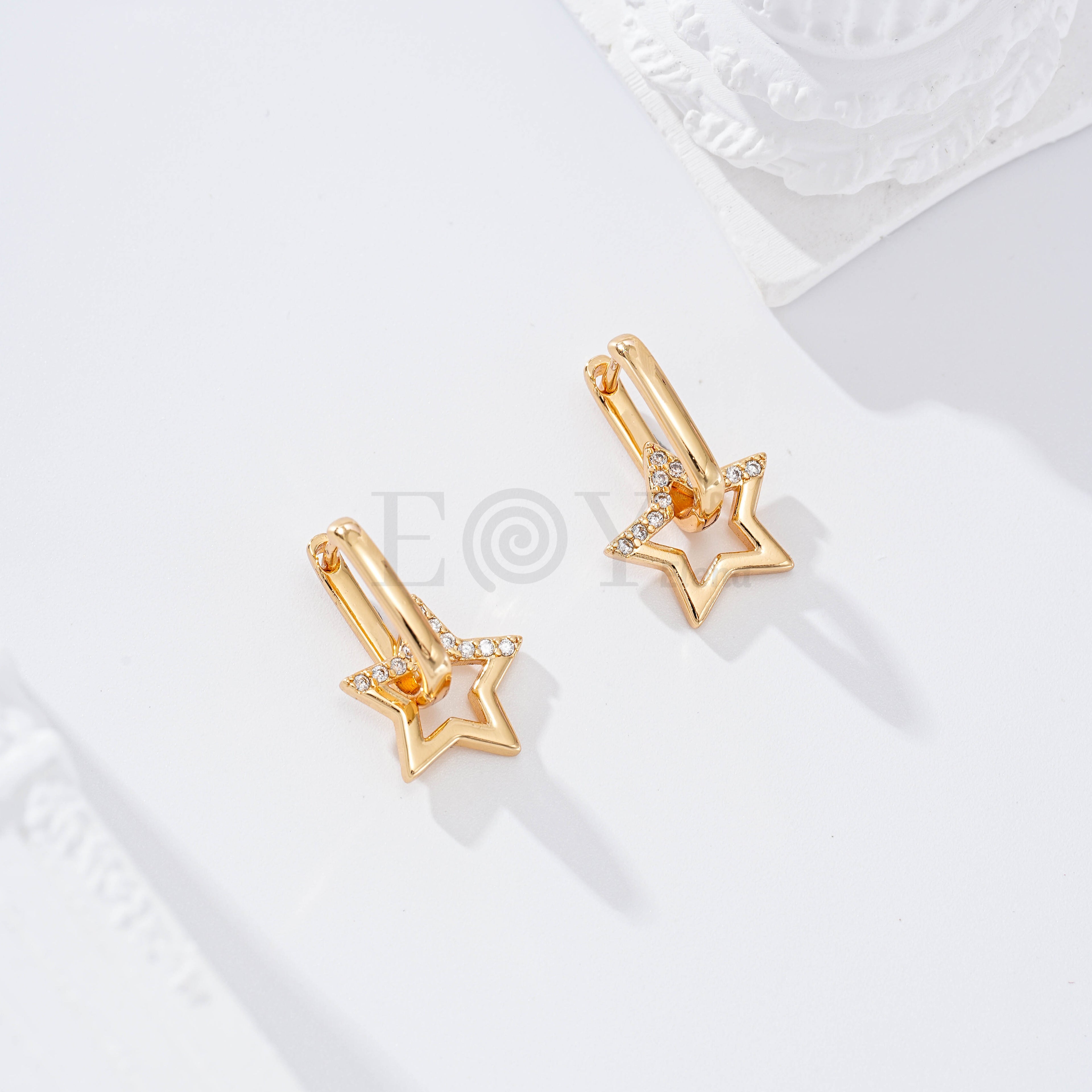 Aro cuadrado con estrella circonitas goldfield