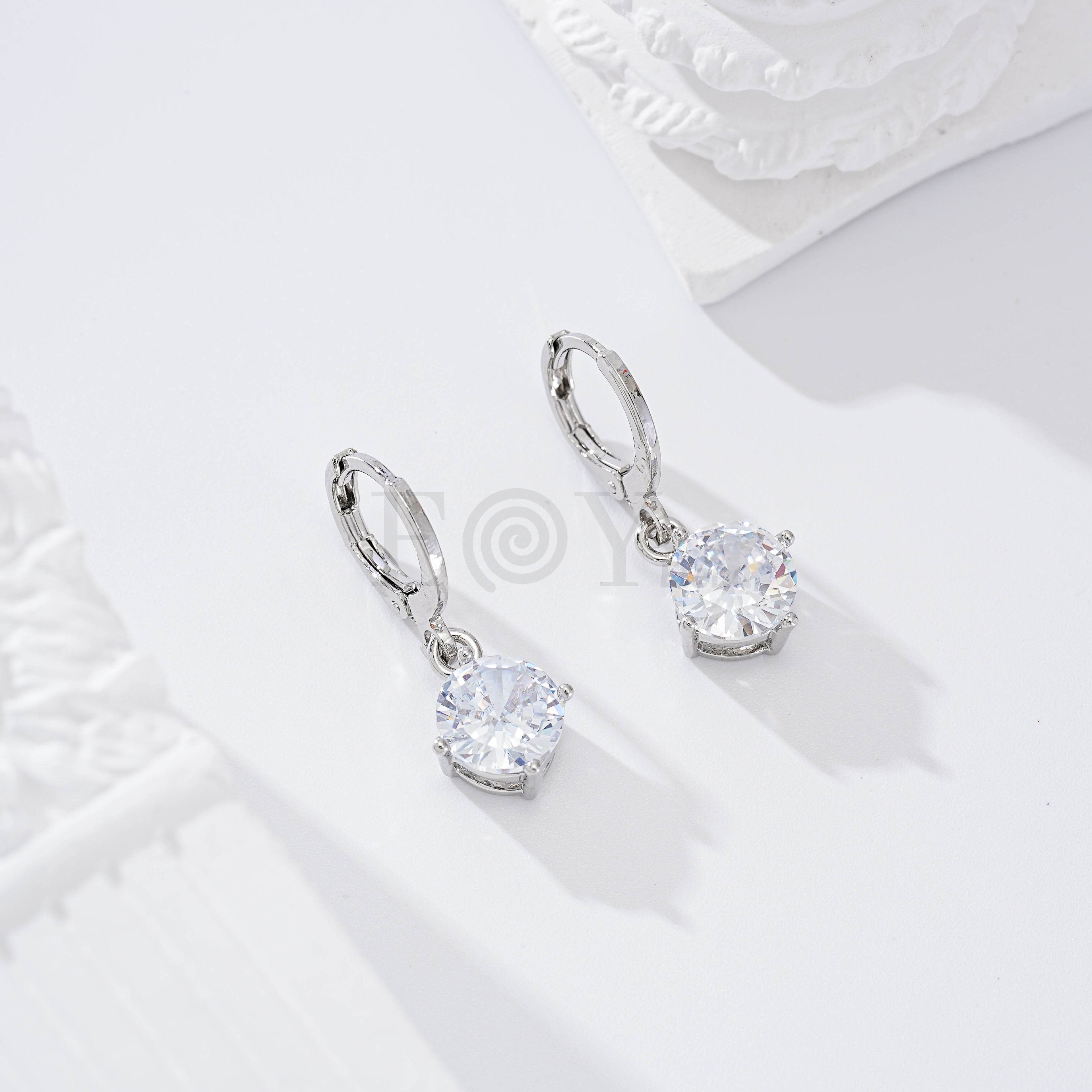 Pendientes de aro con circonita goldfield