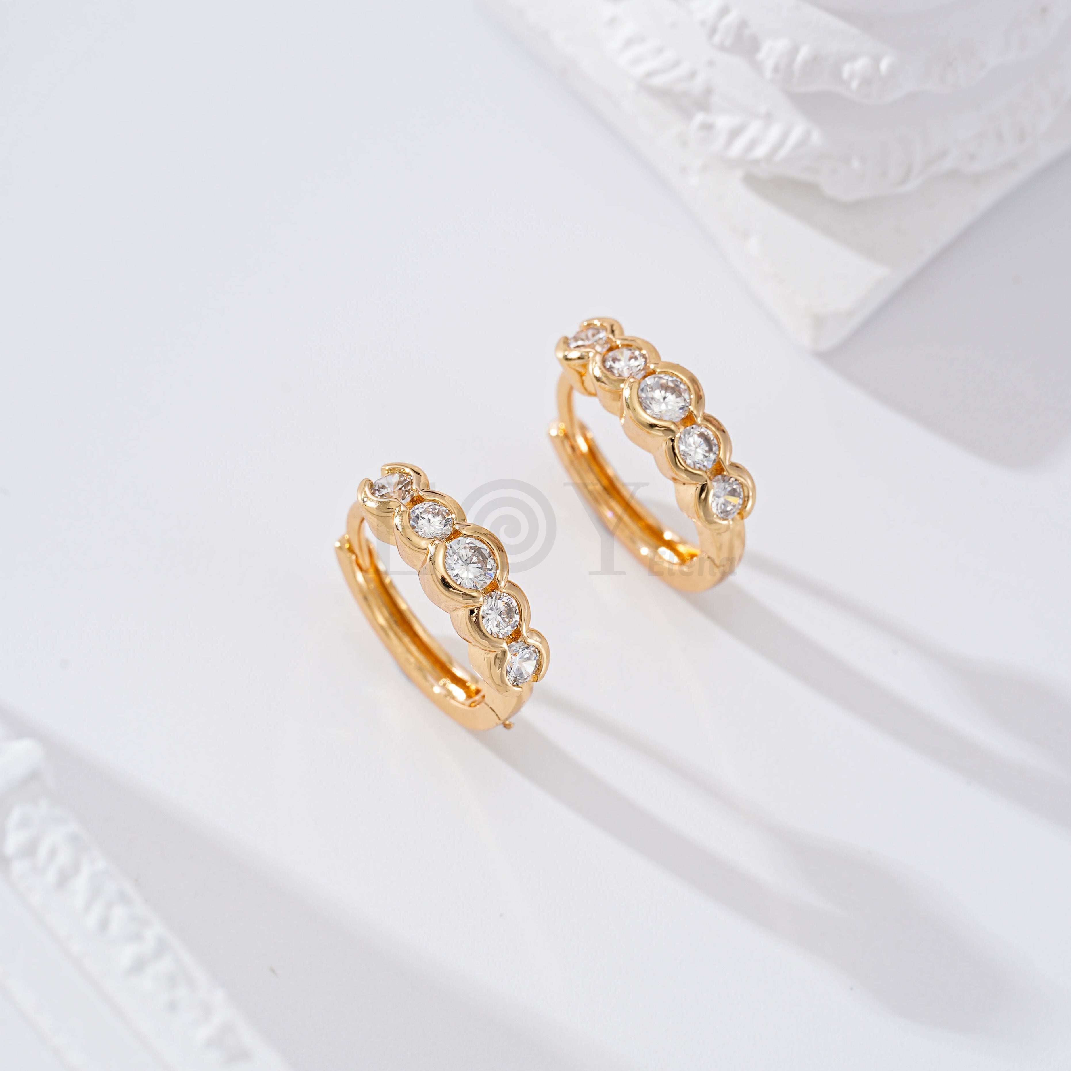Aro con circonitas redondas goldfield