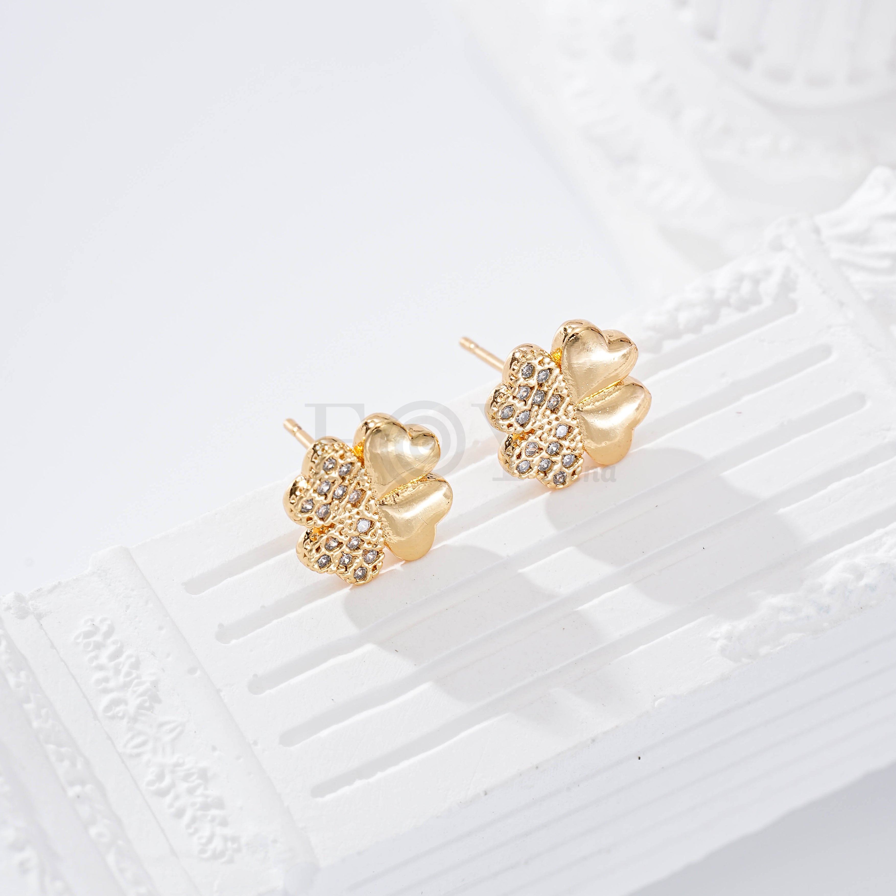 Pendientes trébol mitad circonitas goldfield