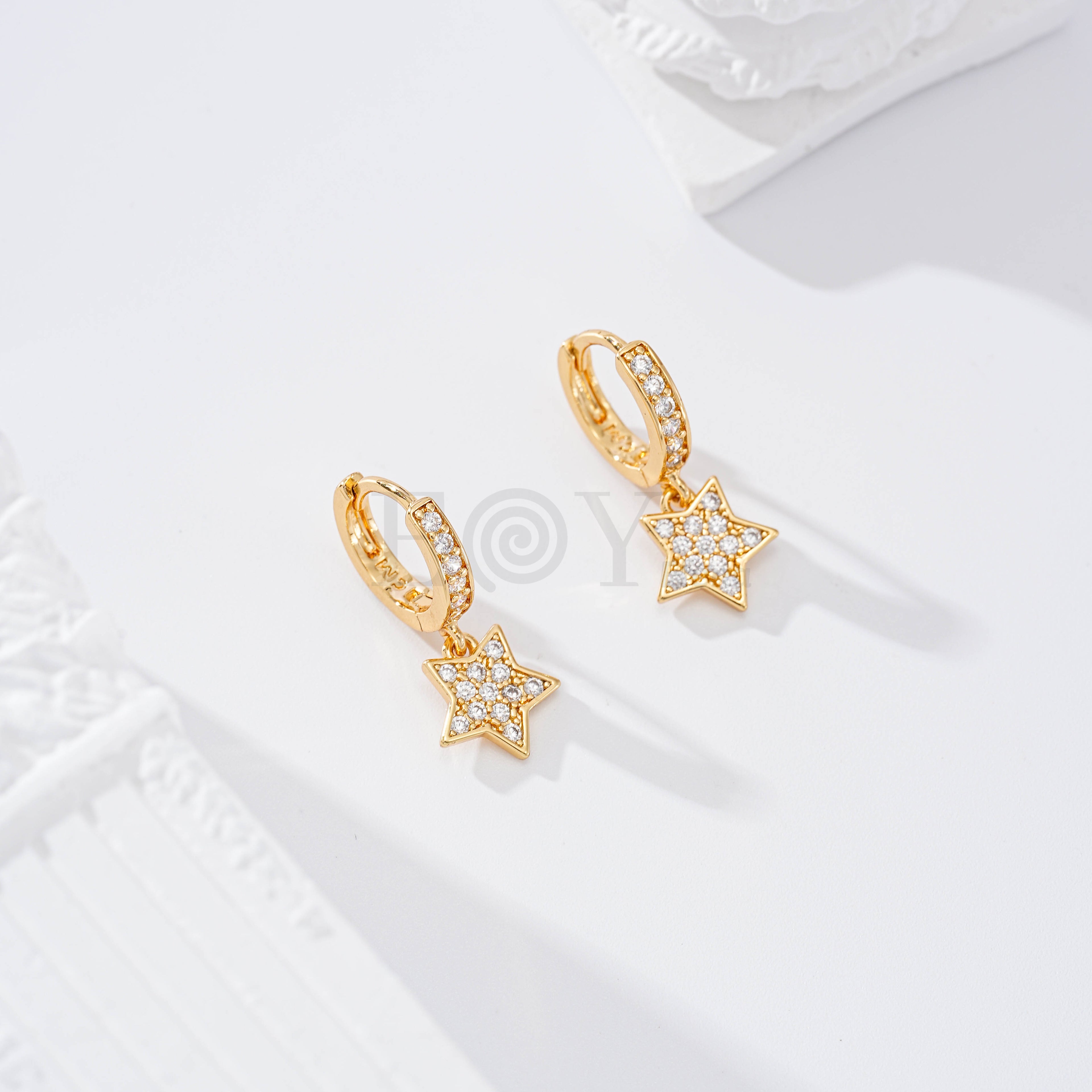 Pendiente de aro y estrella circonitas goldfield