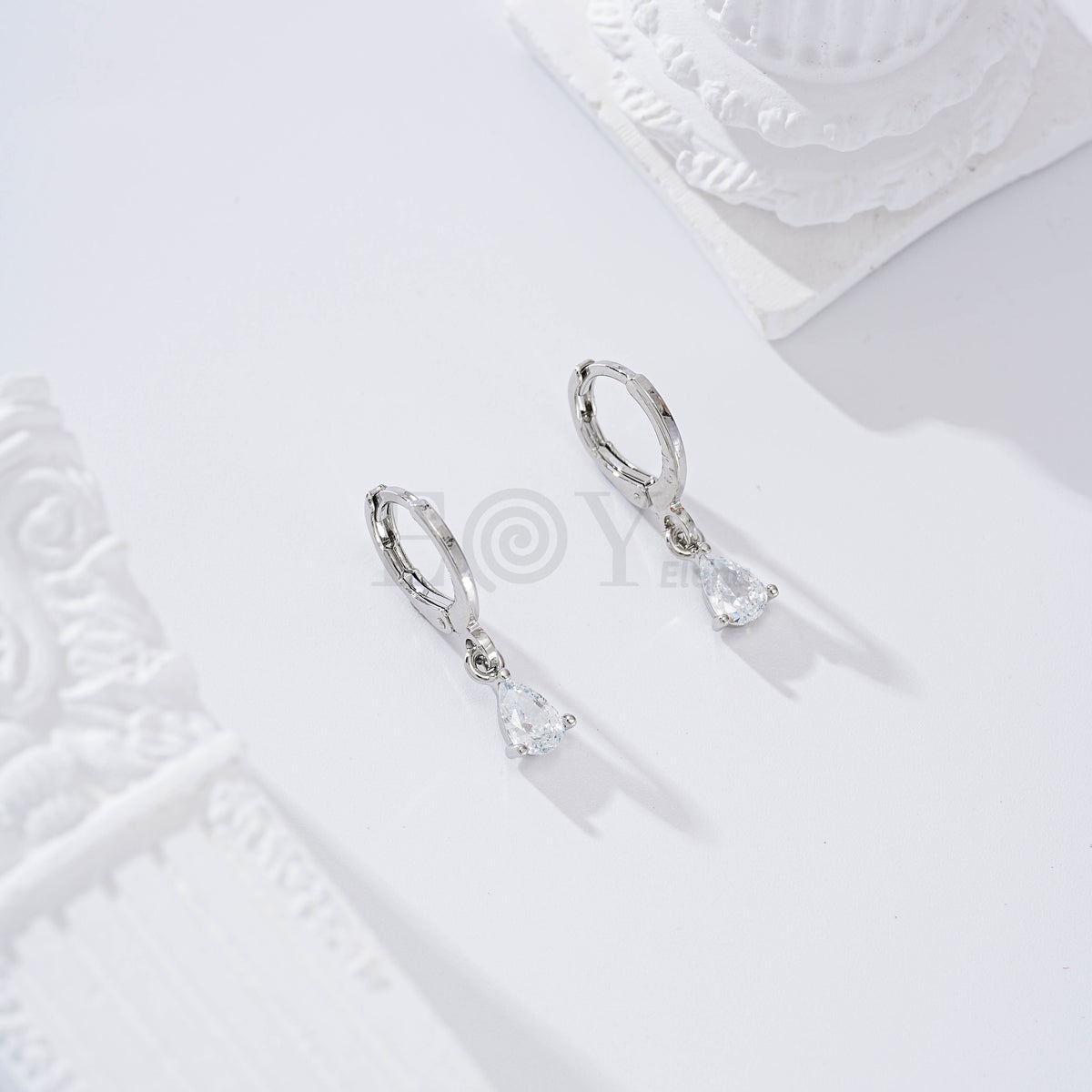 Pendientes aro con circonita lágrima gold-filled