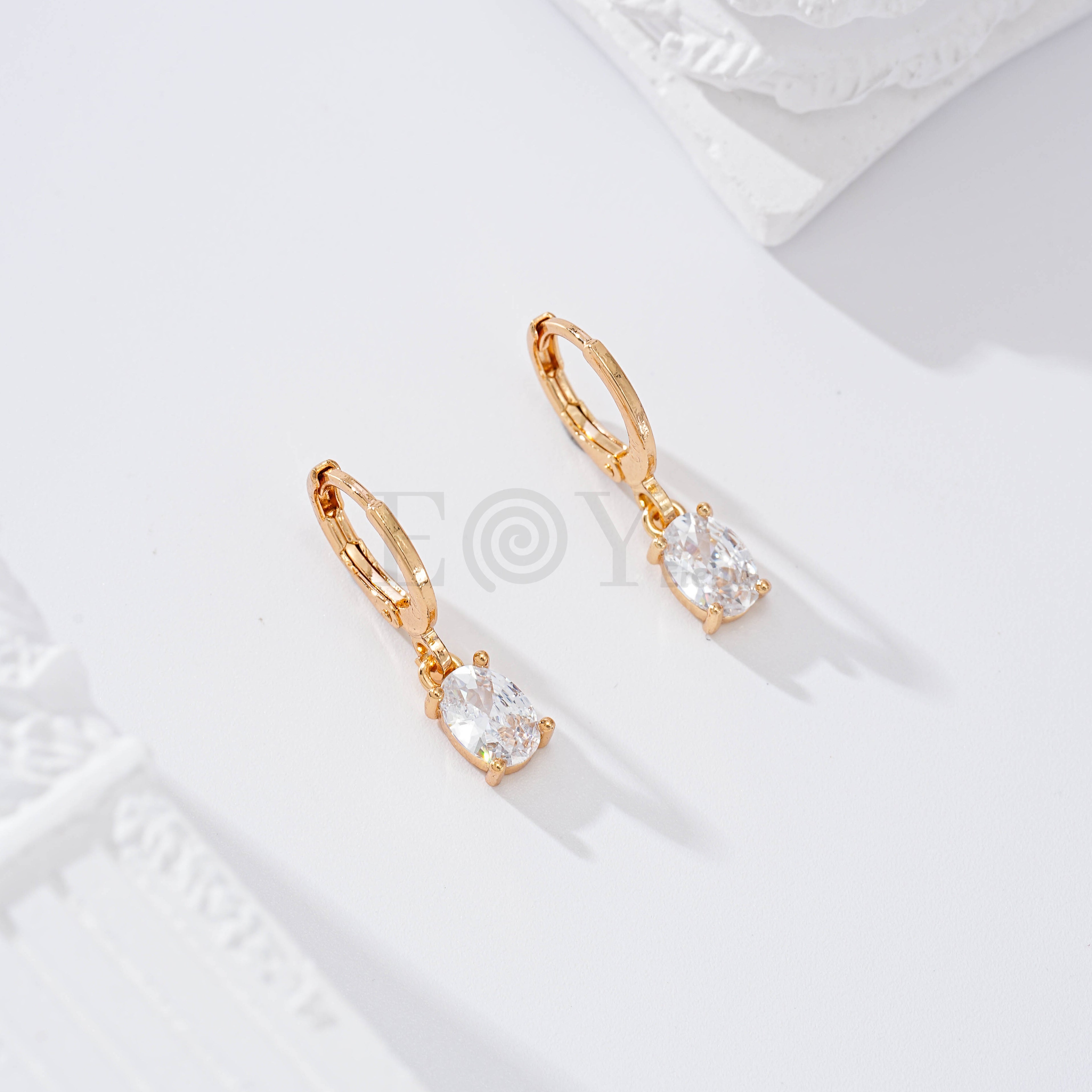 Pendientes de aro con circonita goldfield