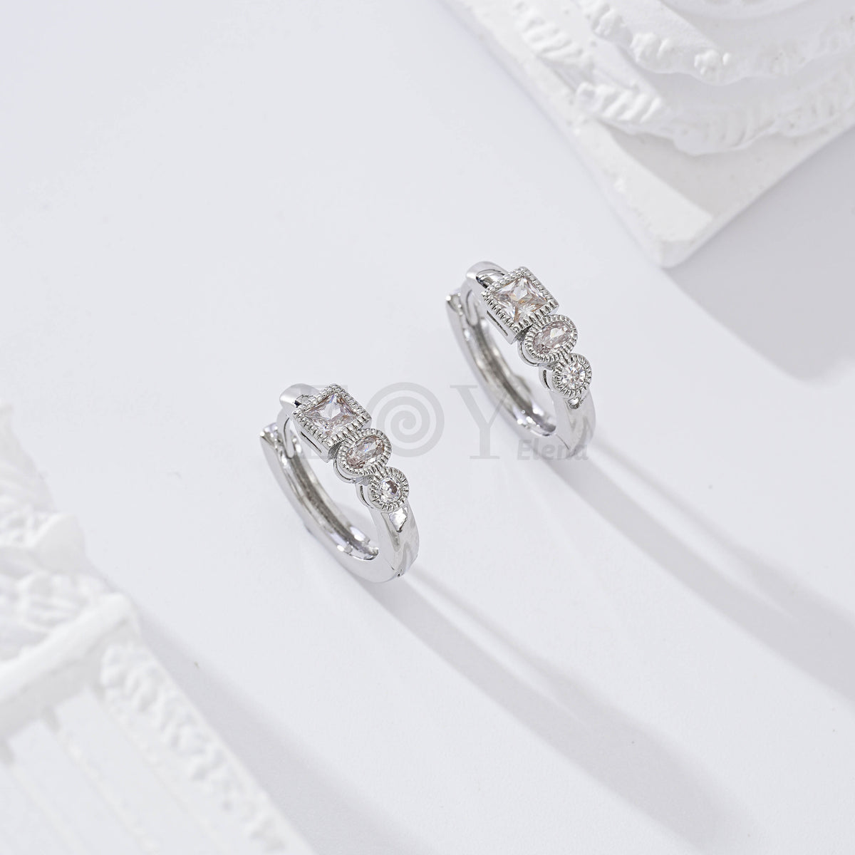 Hoop with cubic zirconia shapes, gold-filled