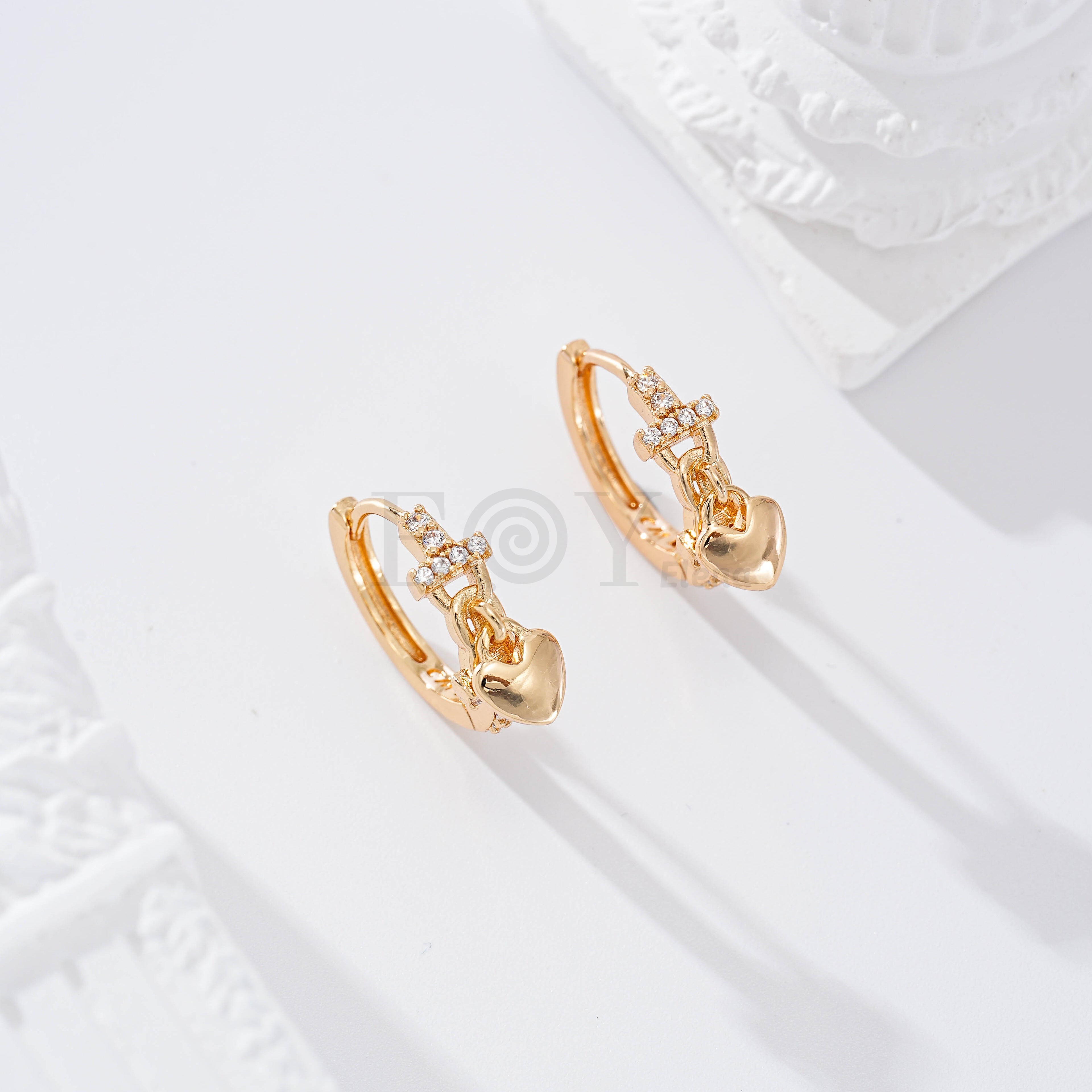 Aro con candado corazón y brillos goldfield