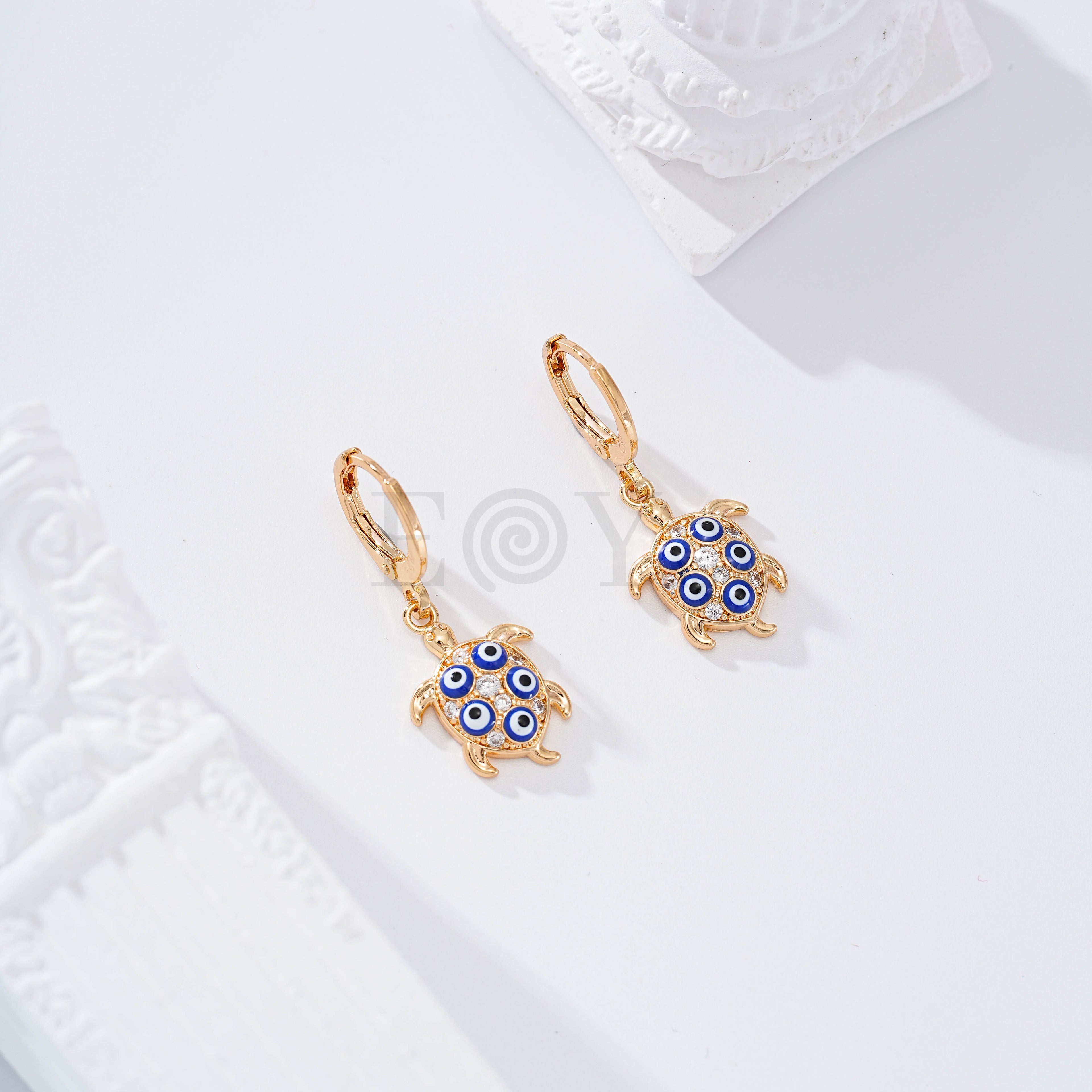 Pendientes de aro tortuga con ojos turcos goldfield