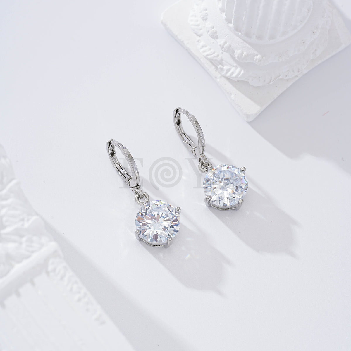 Pendientes de aro con circonita redonda gold-filled