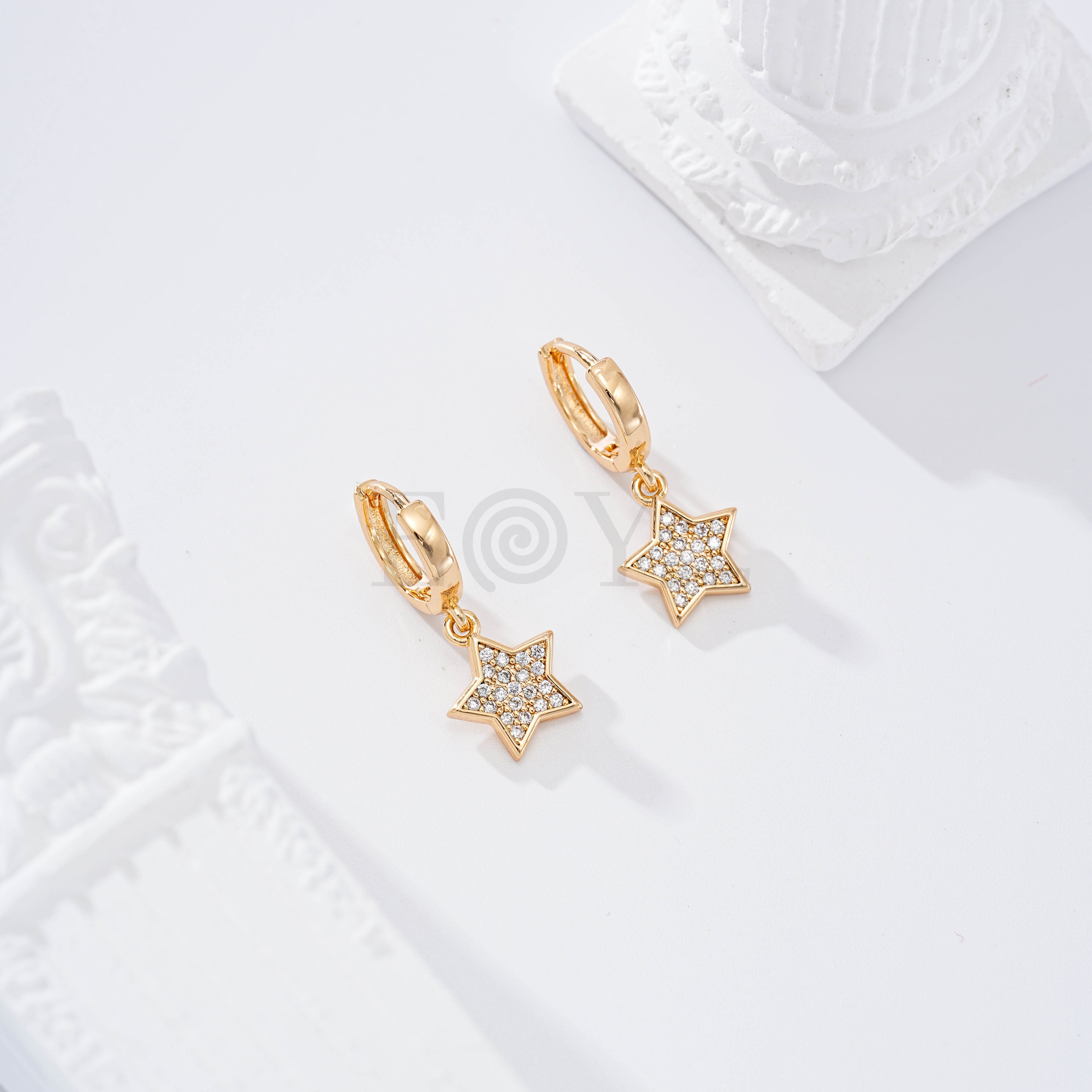 Pendientes de aro con estrella circonita goldfield