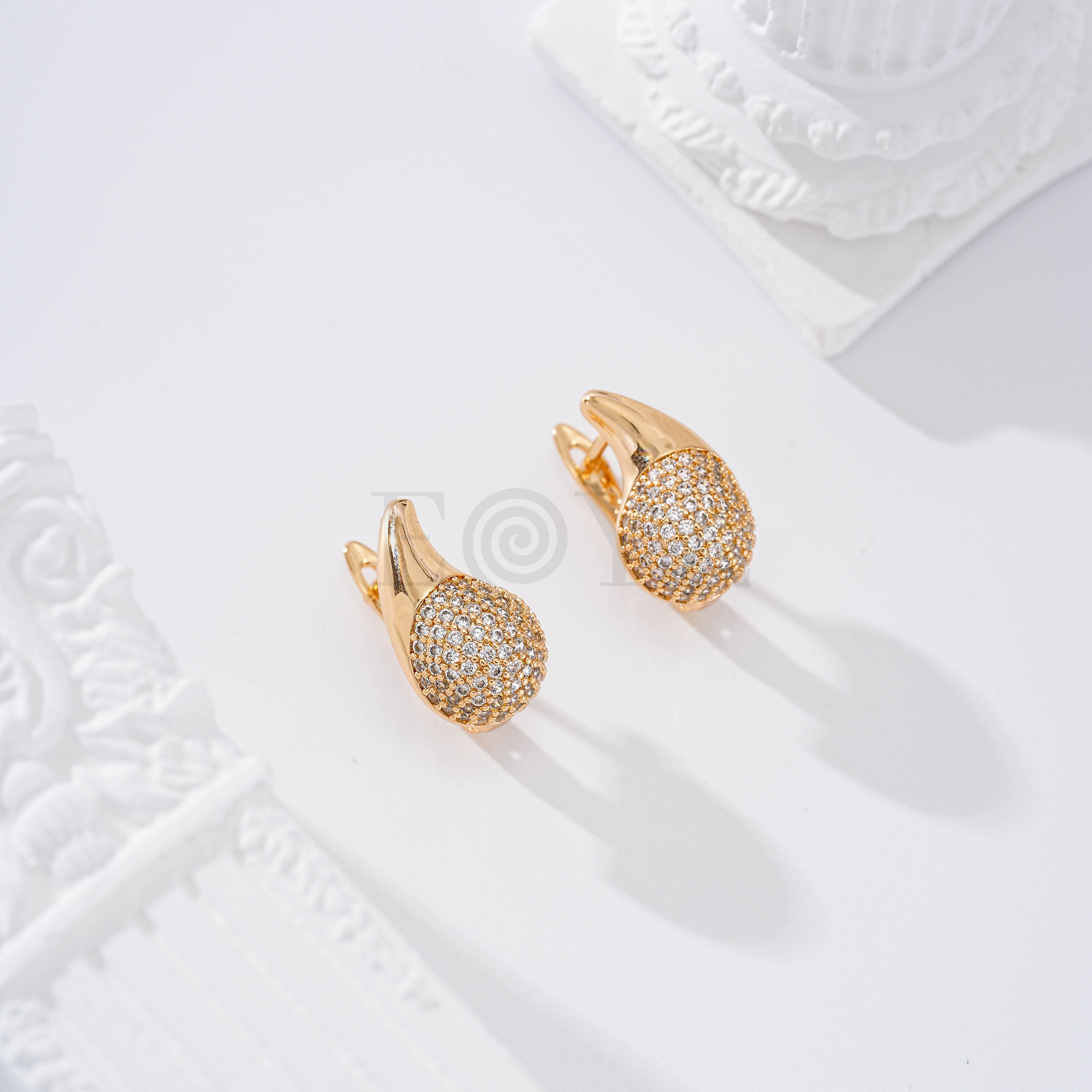 Pendientes gota circonitas omega goldfield