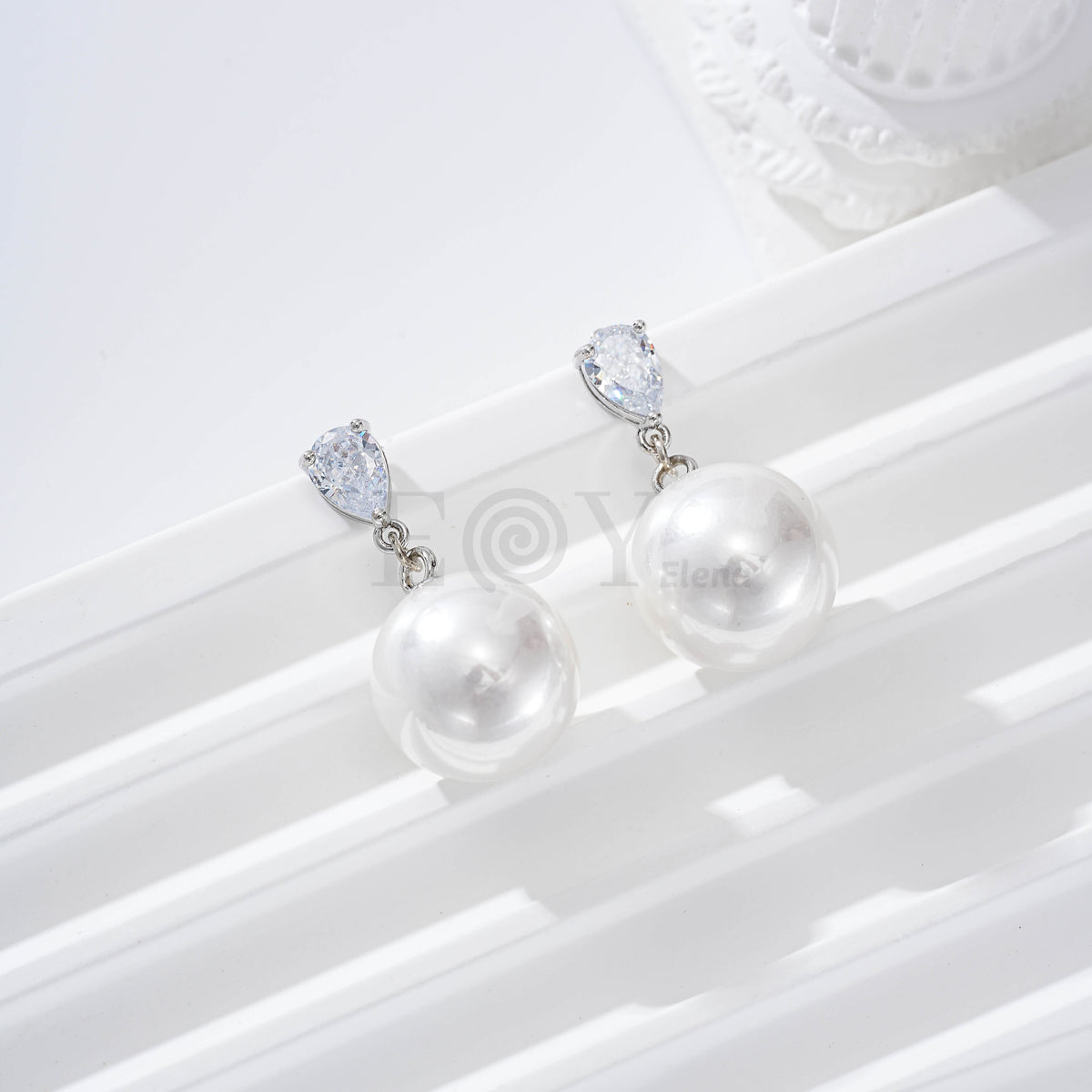 Pendiente circonita y perla gold-filled