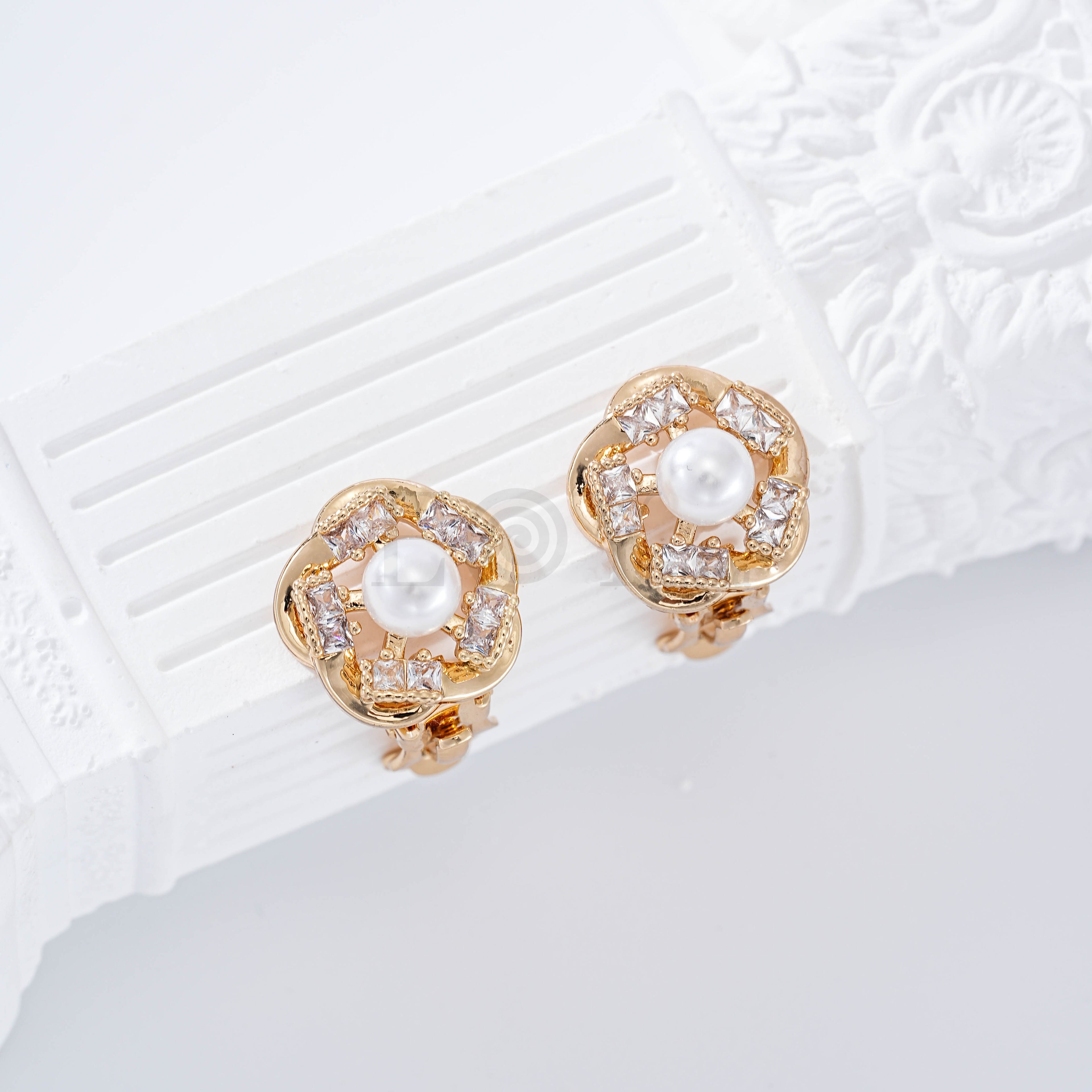 Pendientes flor circonitas pinza goldfield