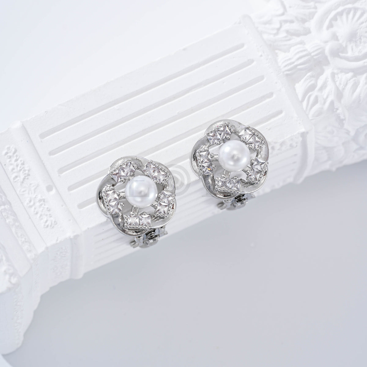 Pendientes flor circonitas pinza gold-filled
