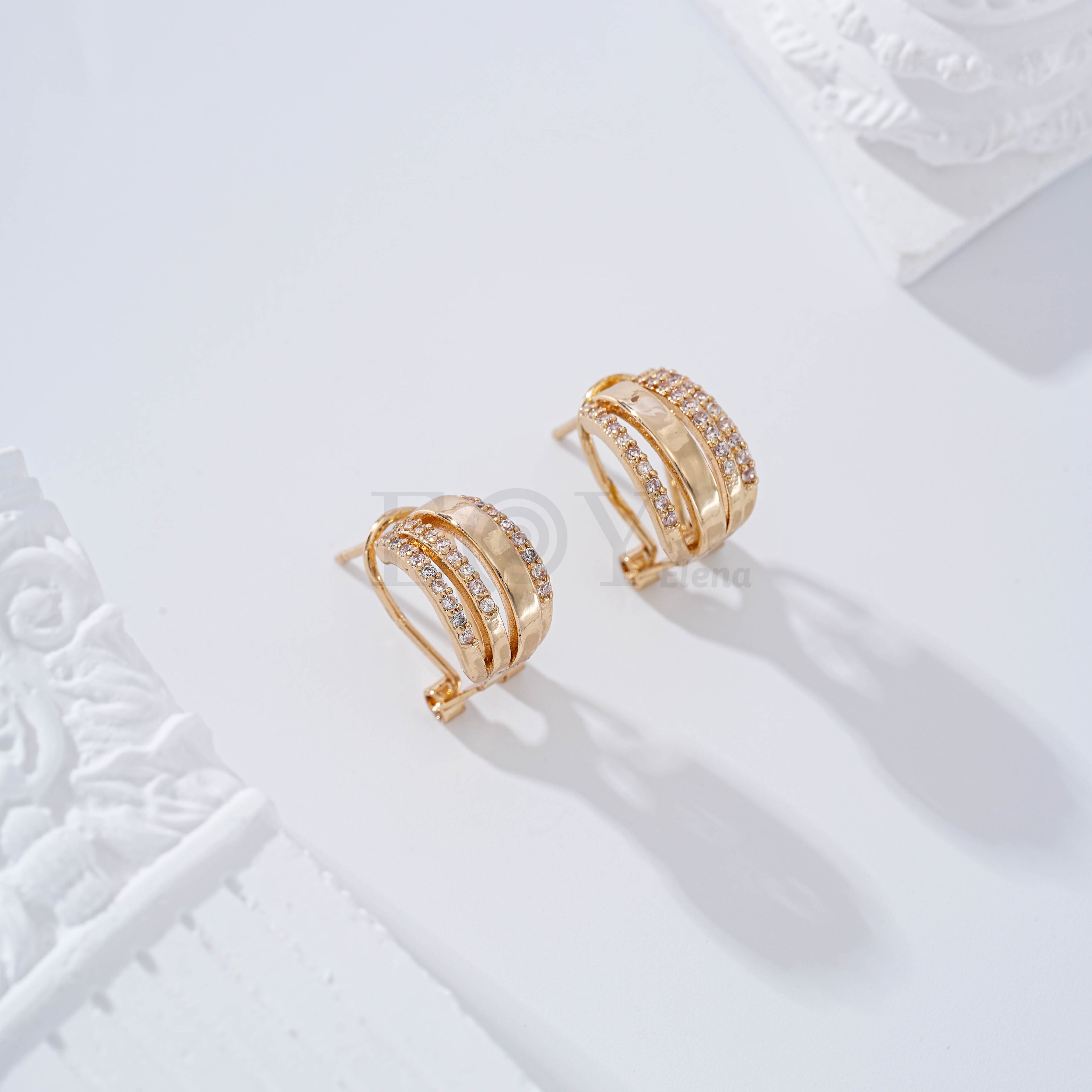 Pendientes con circonitas cierre omega goldfield