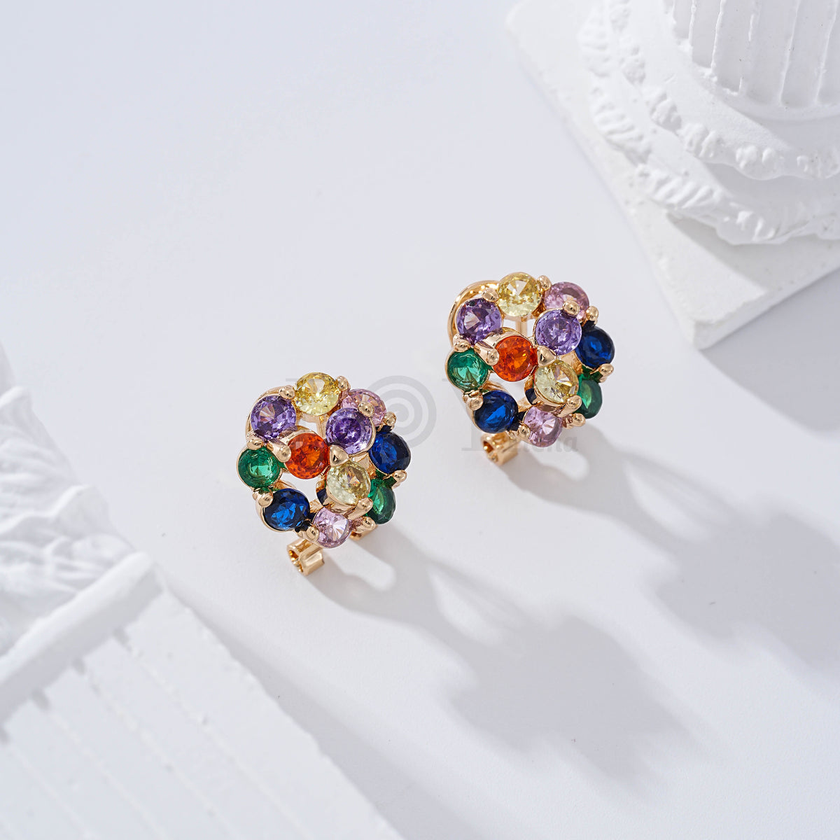 Pendientes bola circonitas cierre omega gold-filled