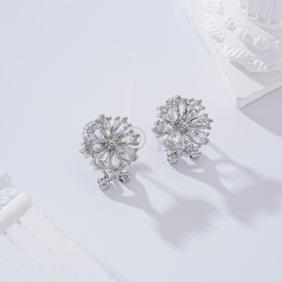 Pendientes flor cierre omega gold-filled