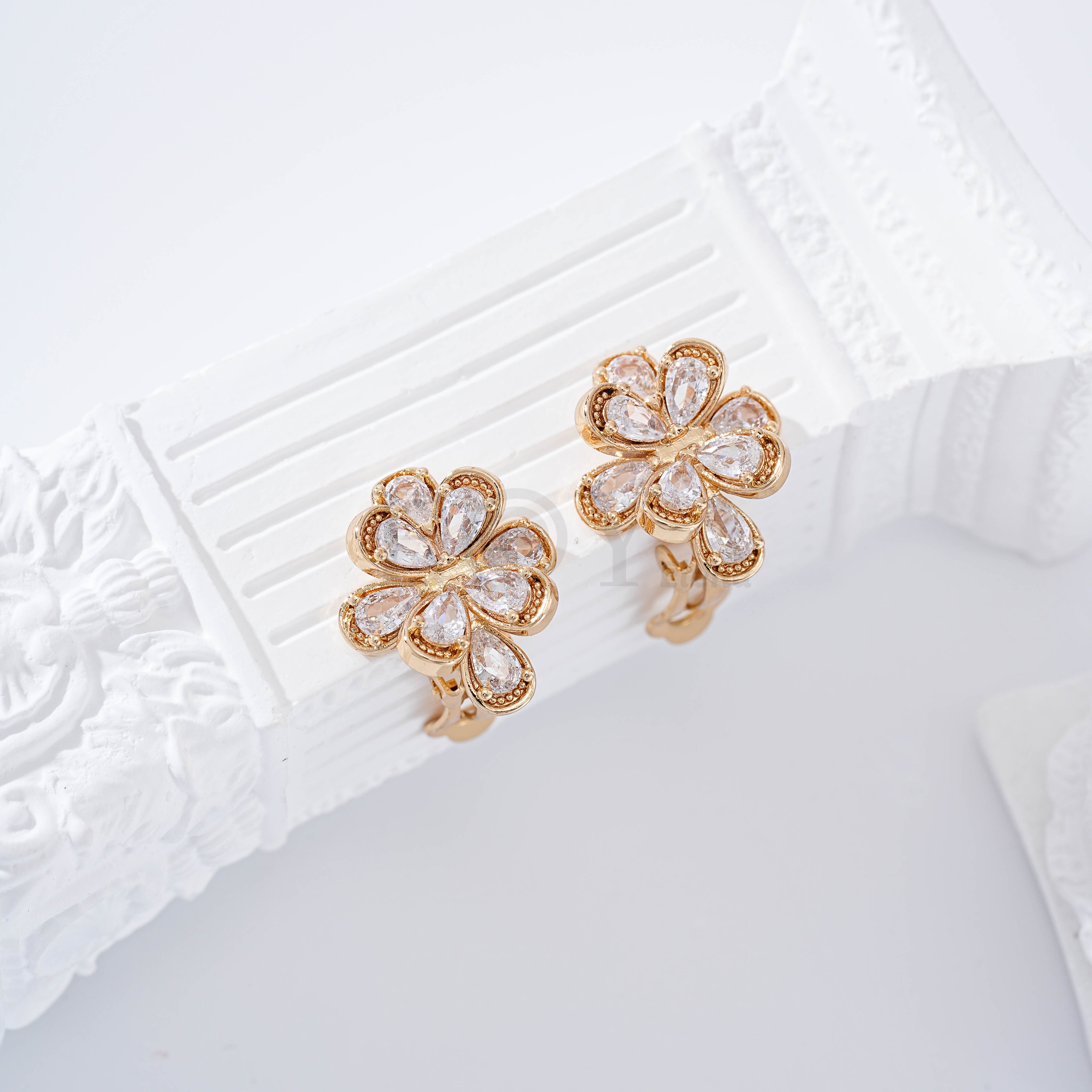 Pendientes flor circonita pinza goldfield