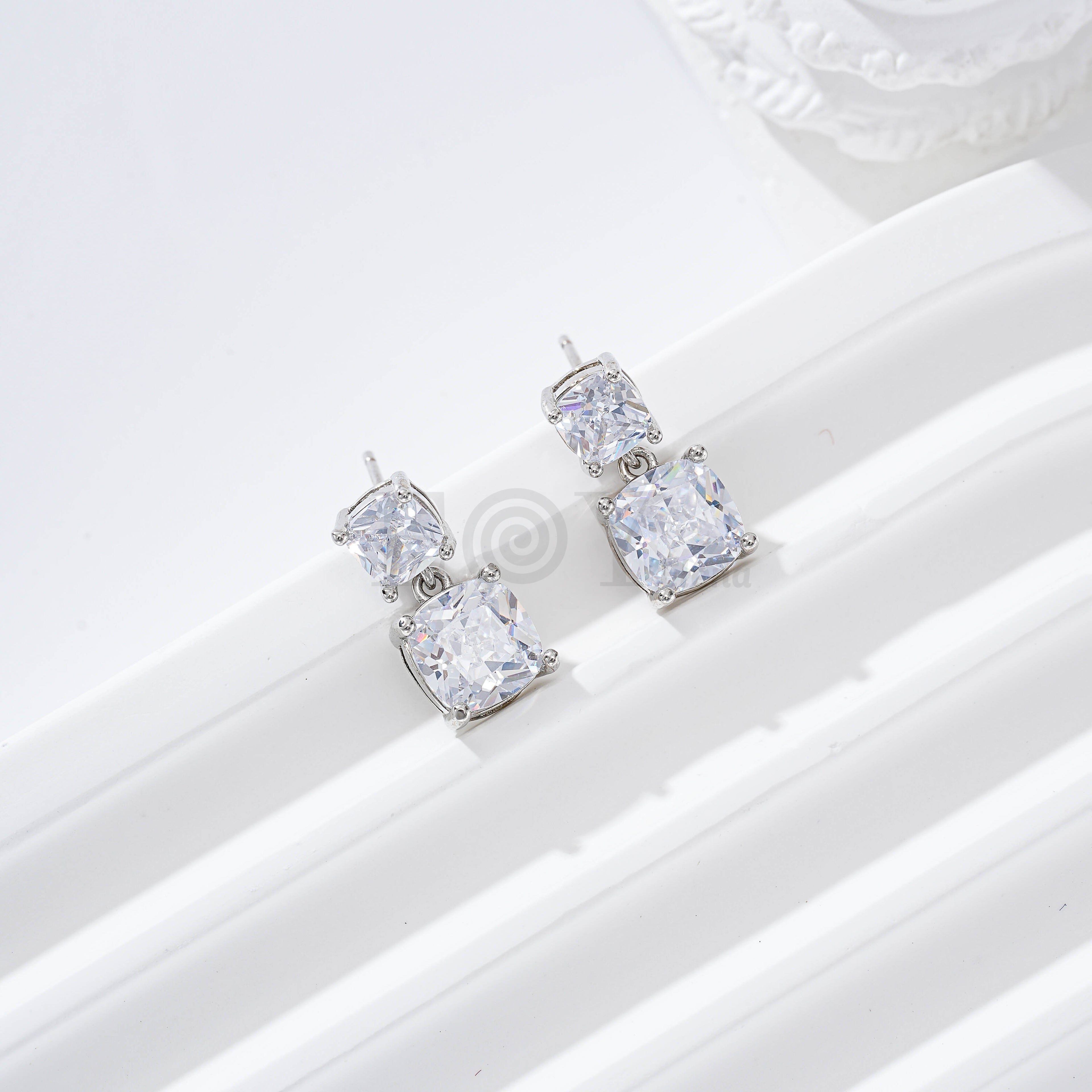 Pendientes doble circonita cuadrada goldfield