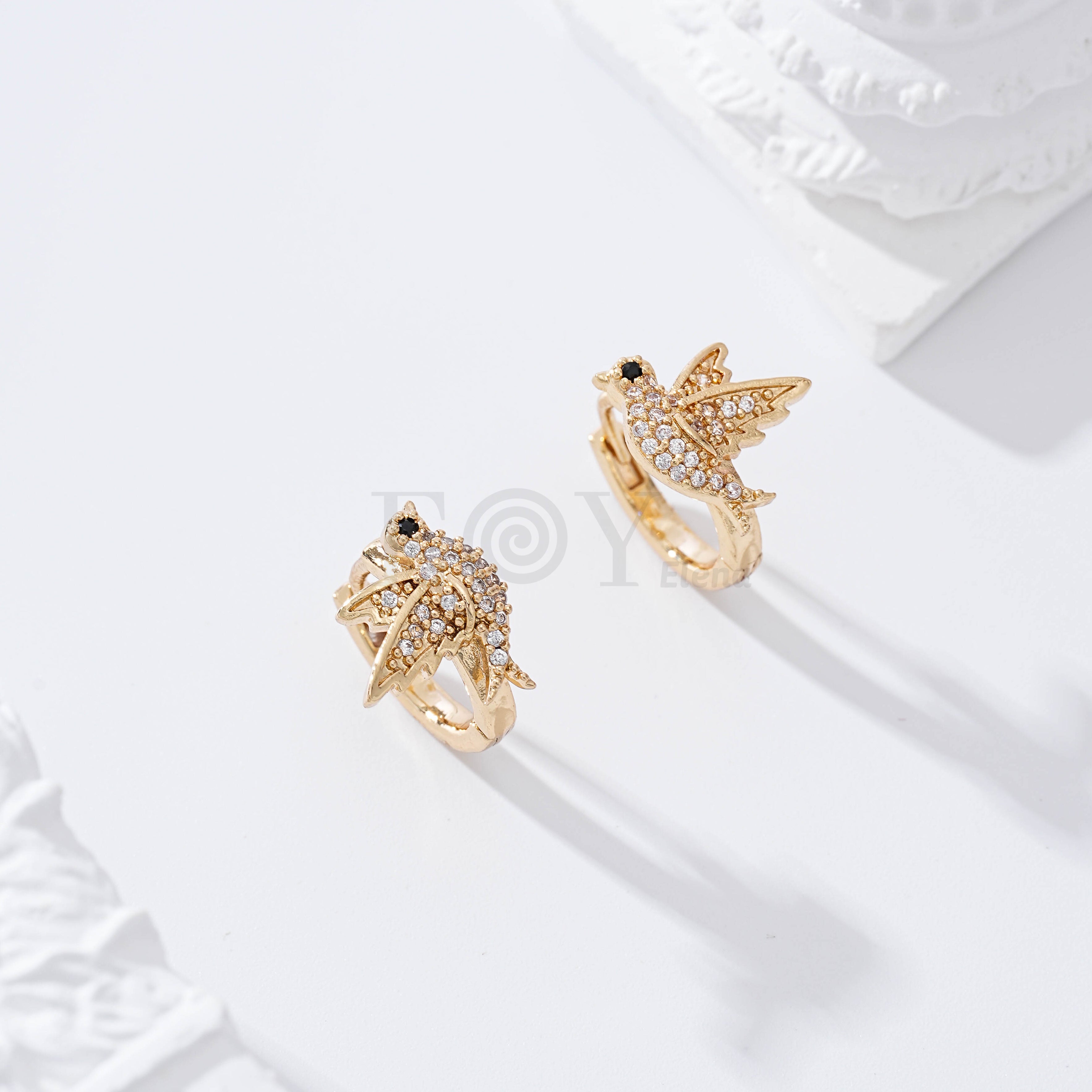 Aro con pájaro circonitas goldfield