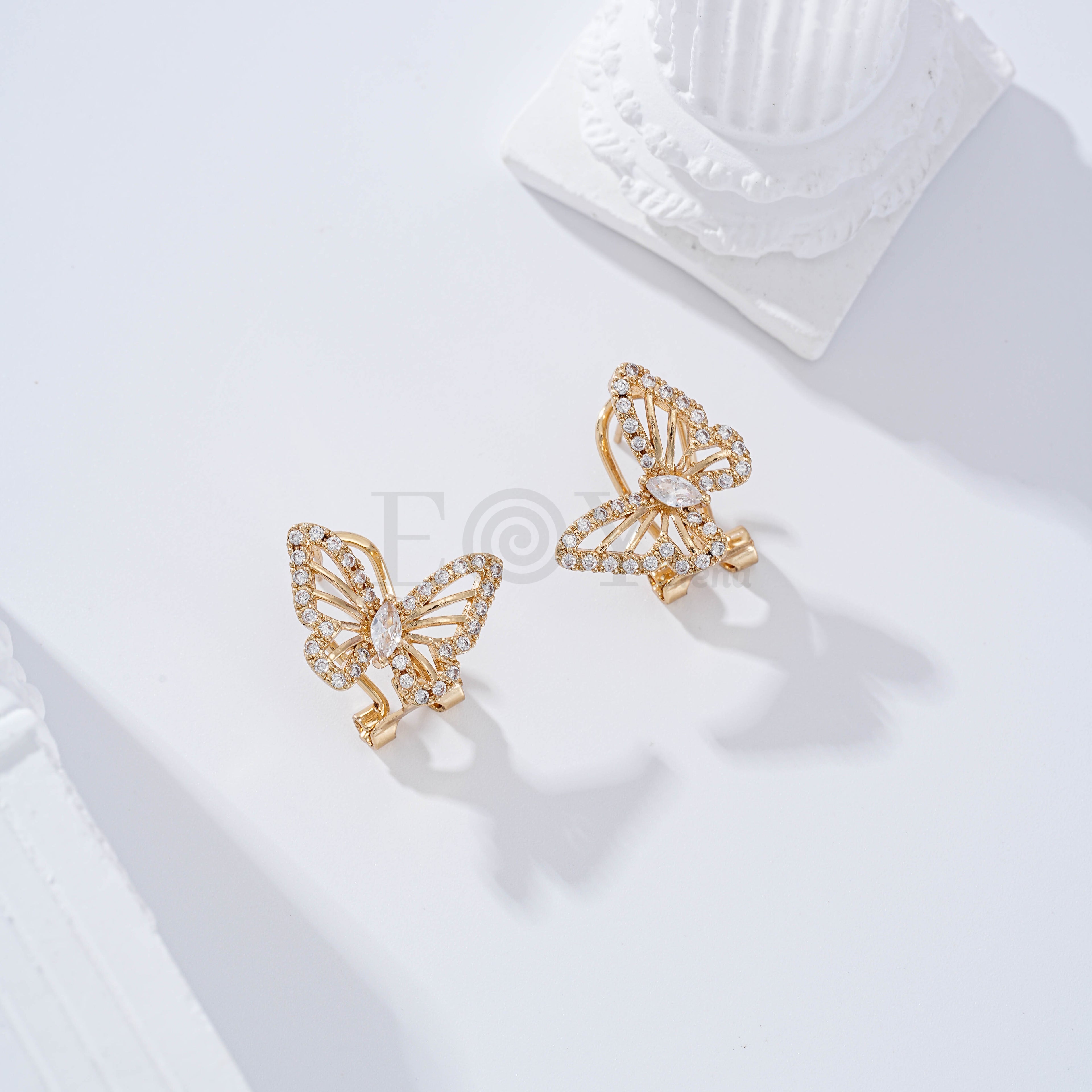 Pendientes mariposa circonitas cierre omega goldfield