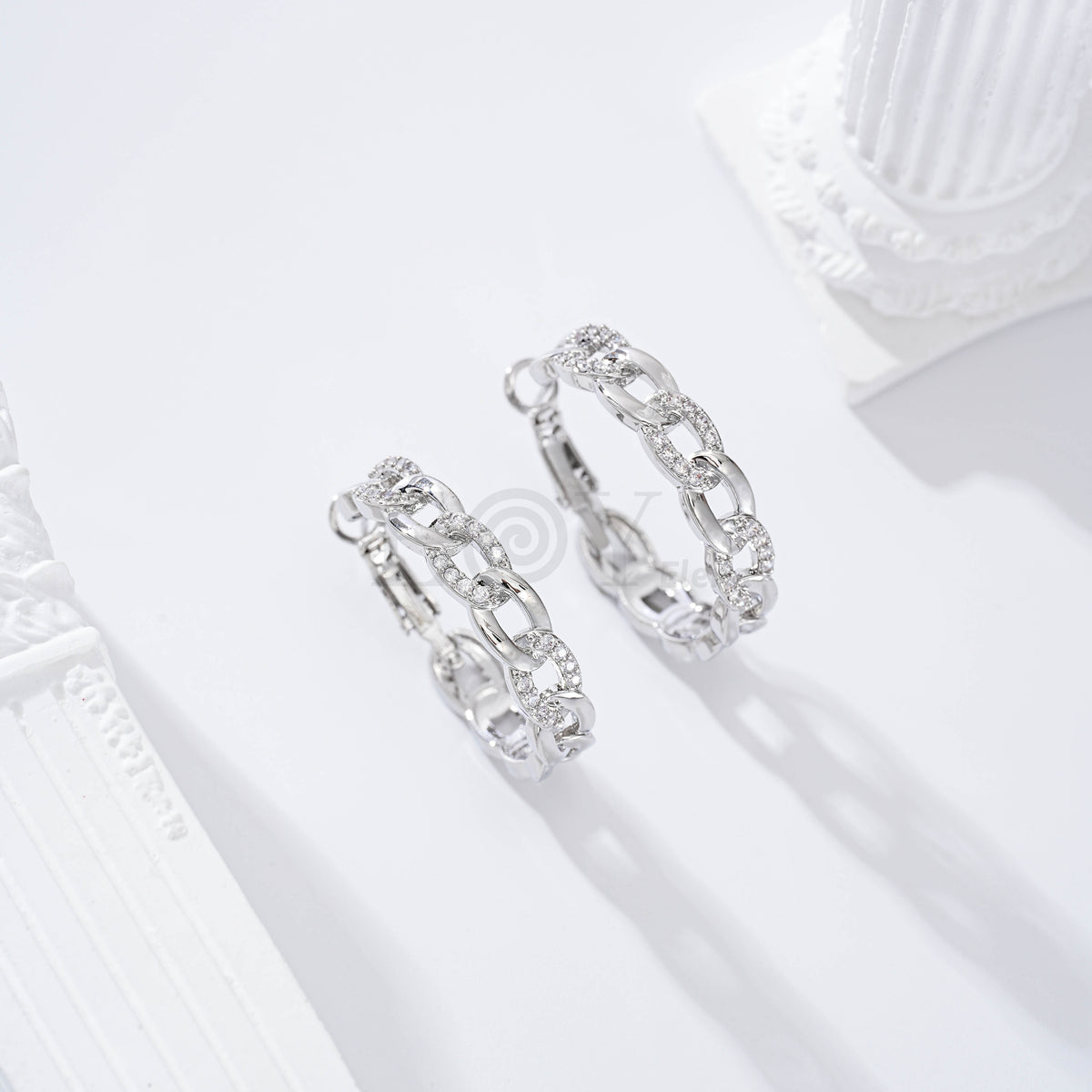 Openwork hoop with cubic zirconias gold-filled