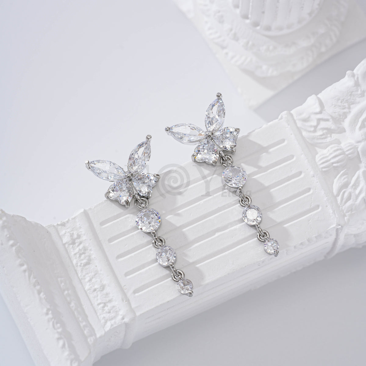 Pendientes mariposa con circonitas gold-filled
