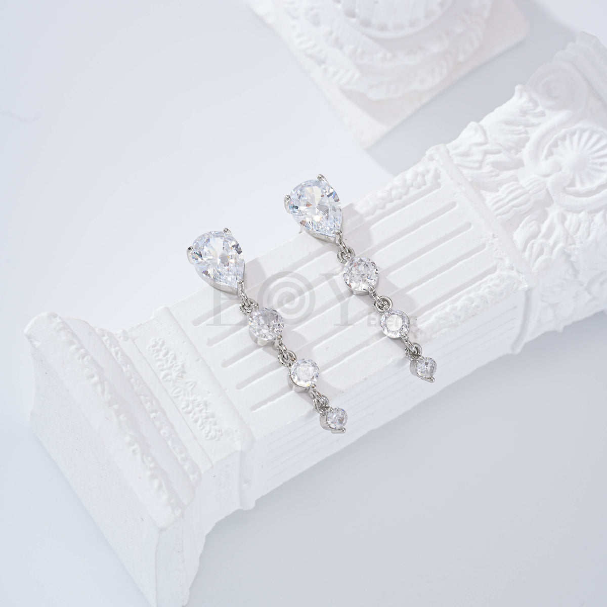 Pendientes circonitas largas gold-filled