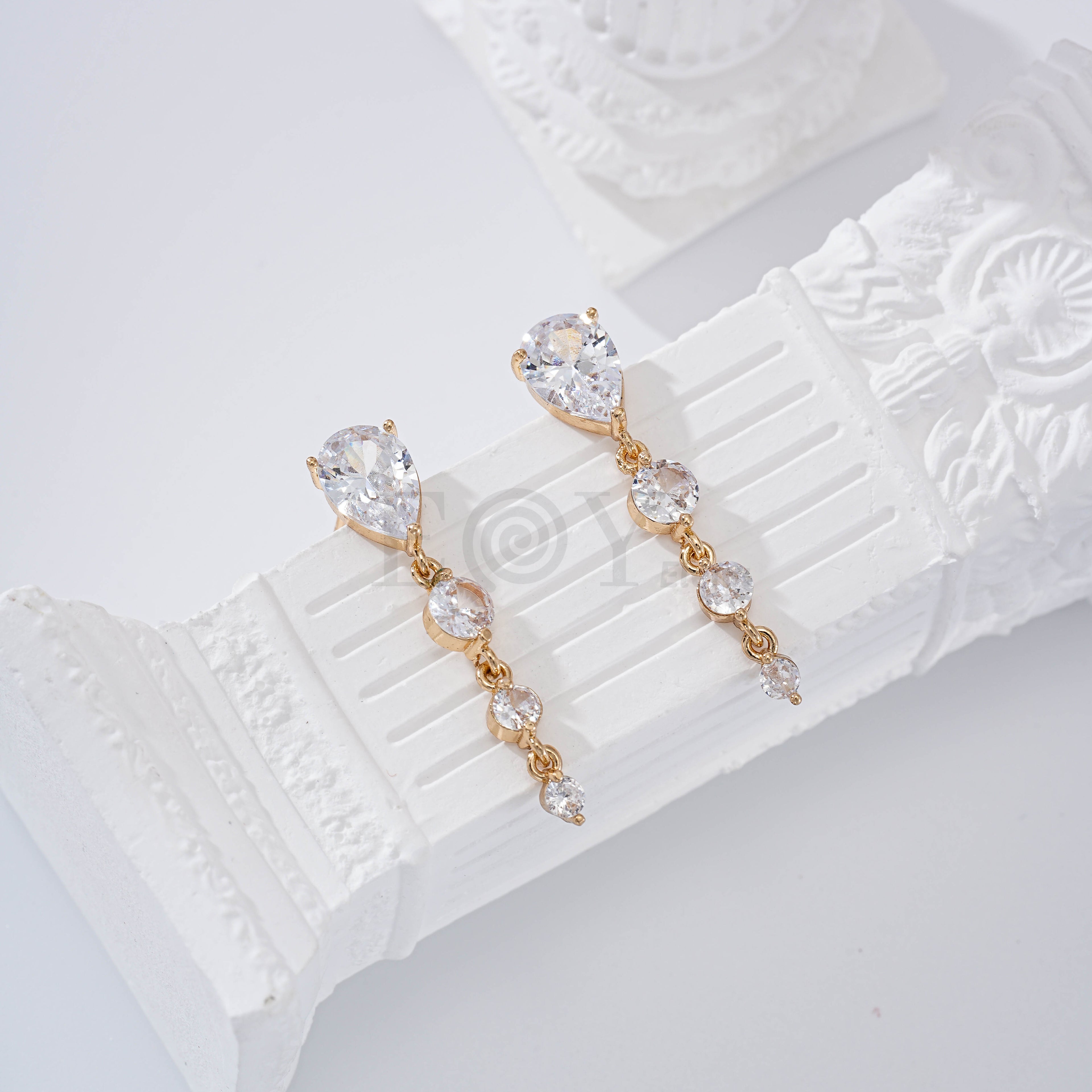 Pendientes circonitas largas gold-filled