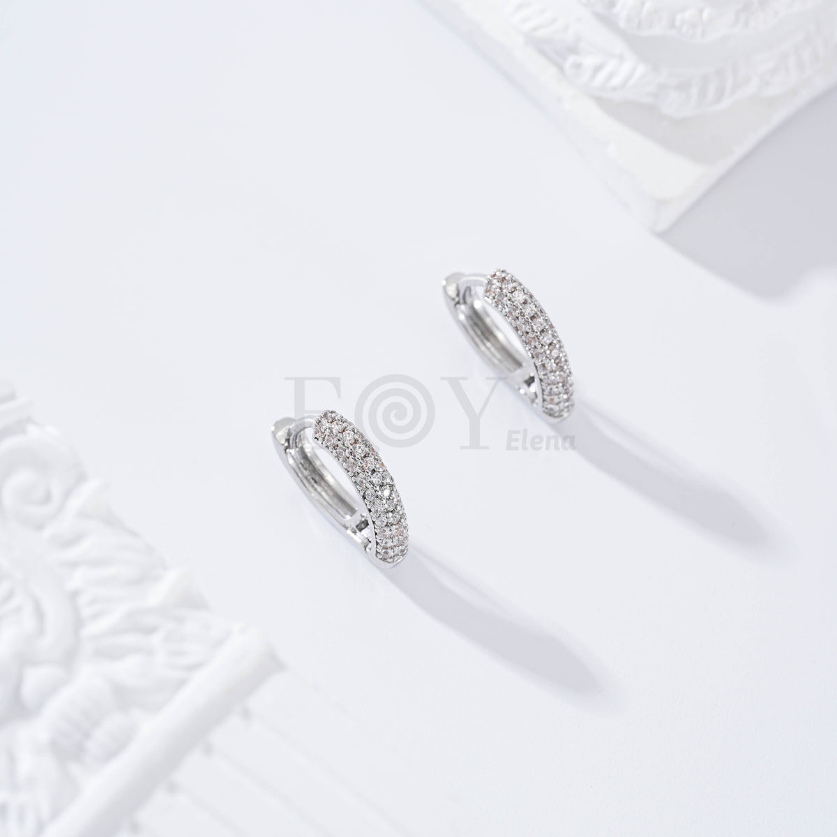 Hoop earring with cubic zirconia, gold-filled