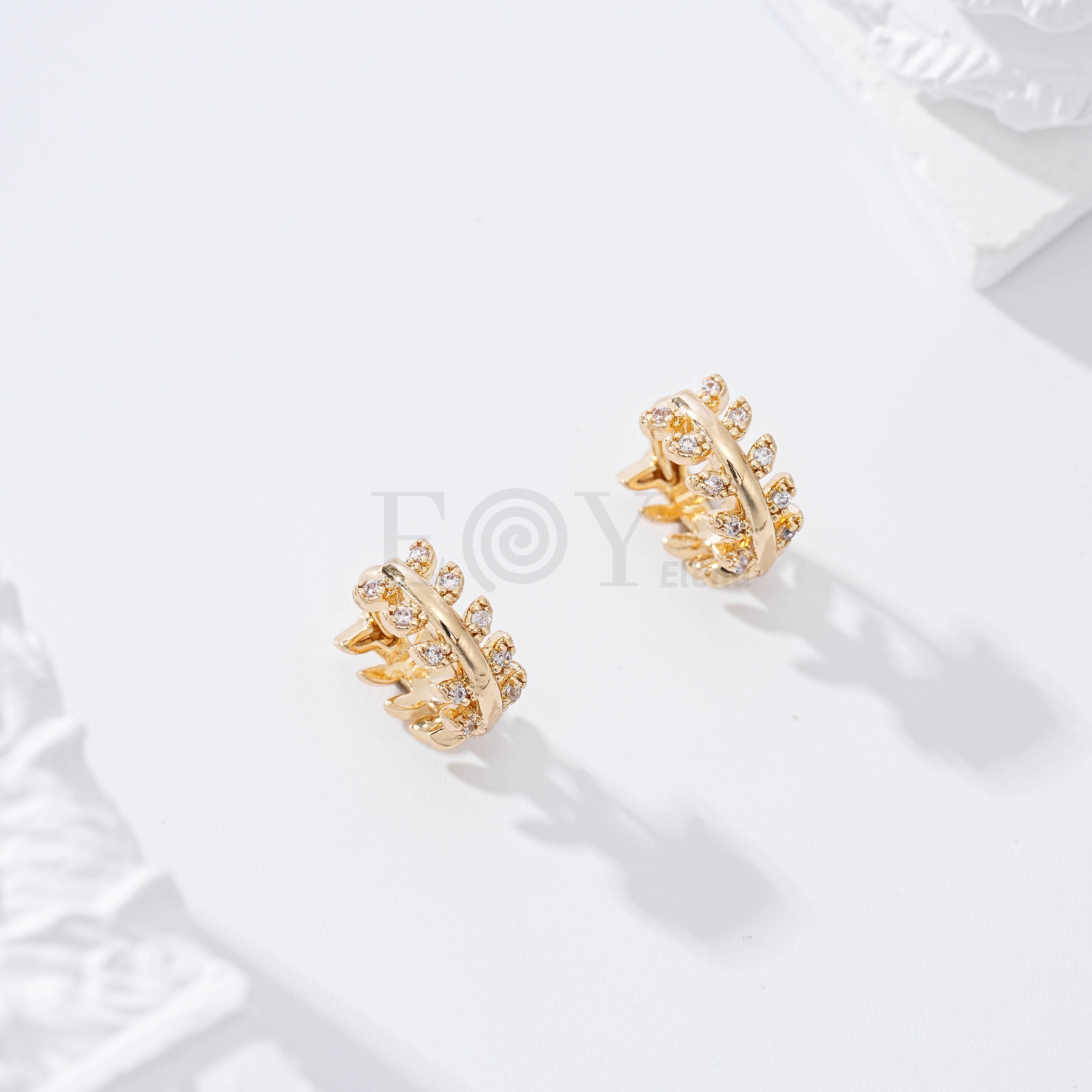 Aro con hojas y piedras gold-filled
