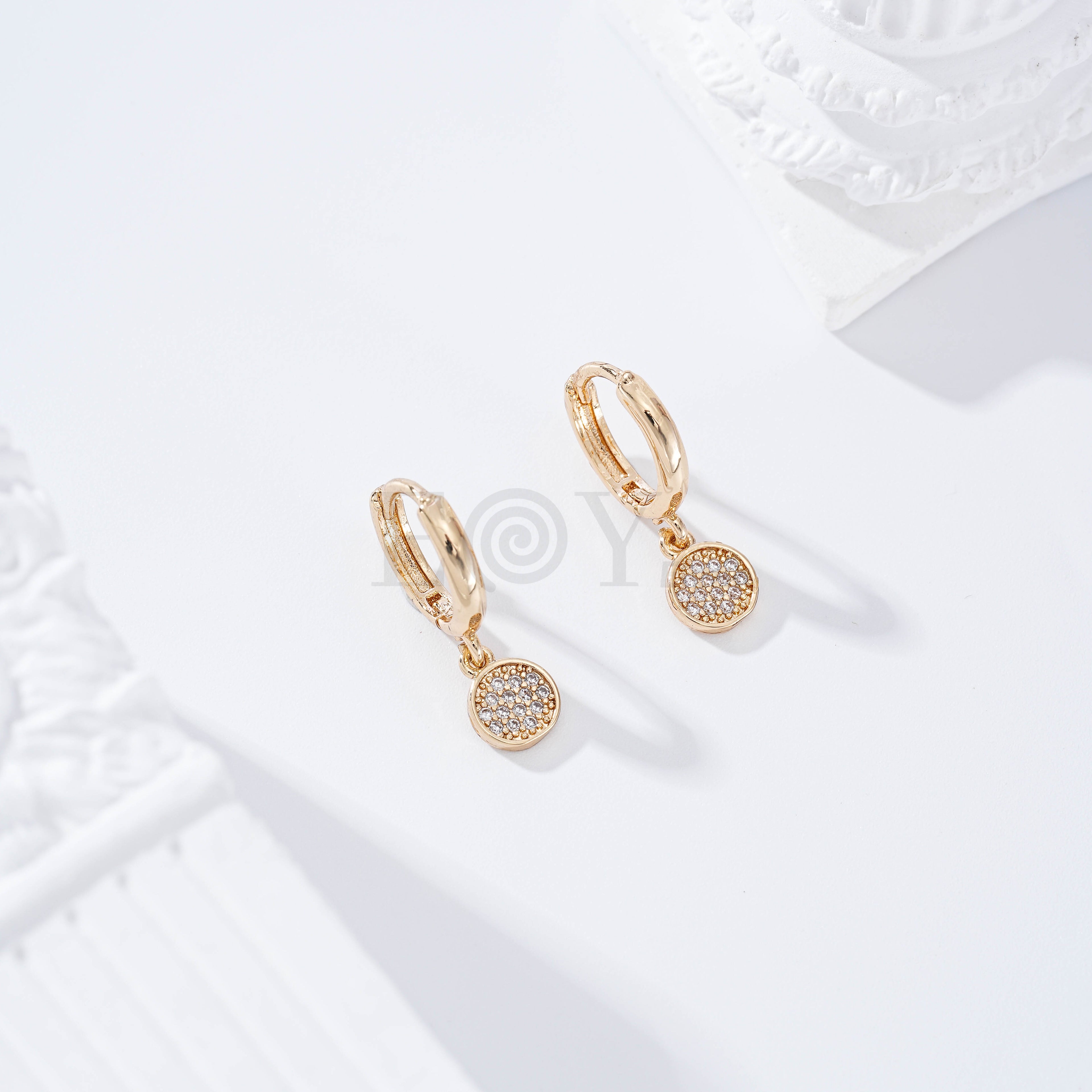Pendientes de aro con chapa circonitas gold-filled