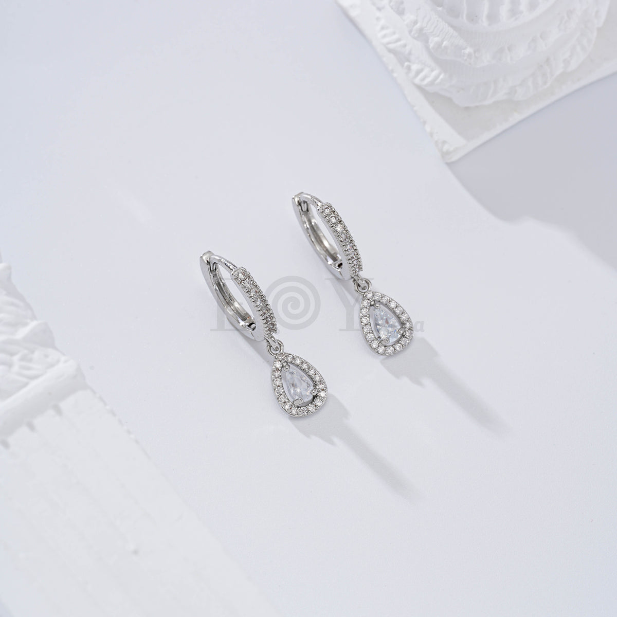 Pendientes de aro con circonita lágrima gold-filled