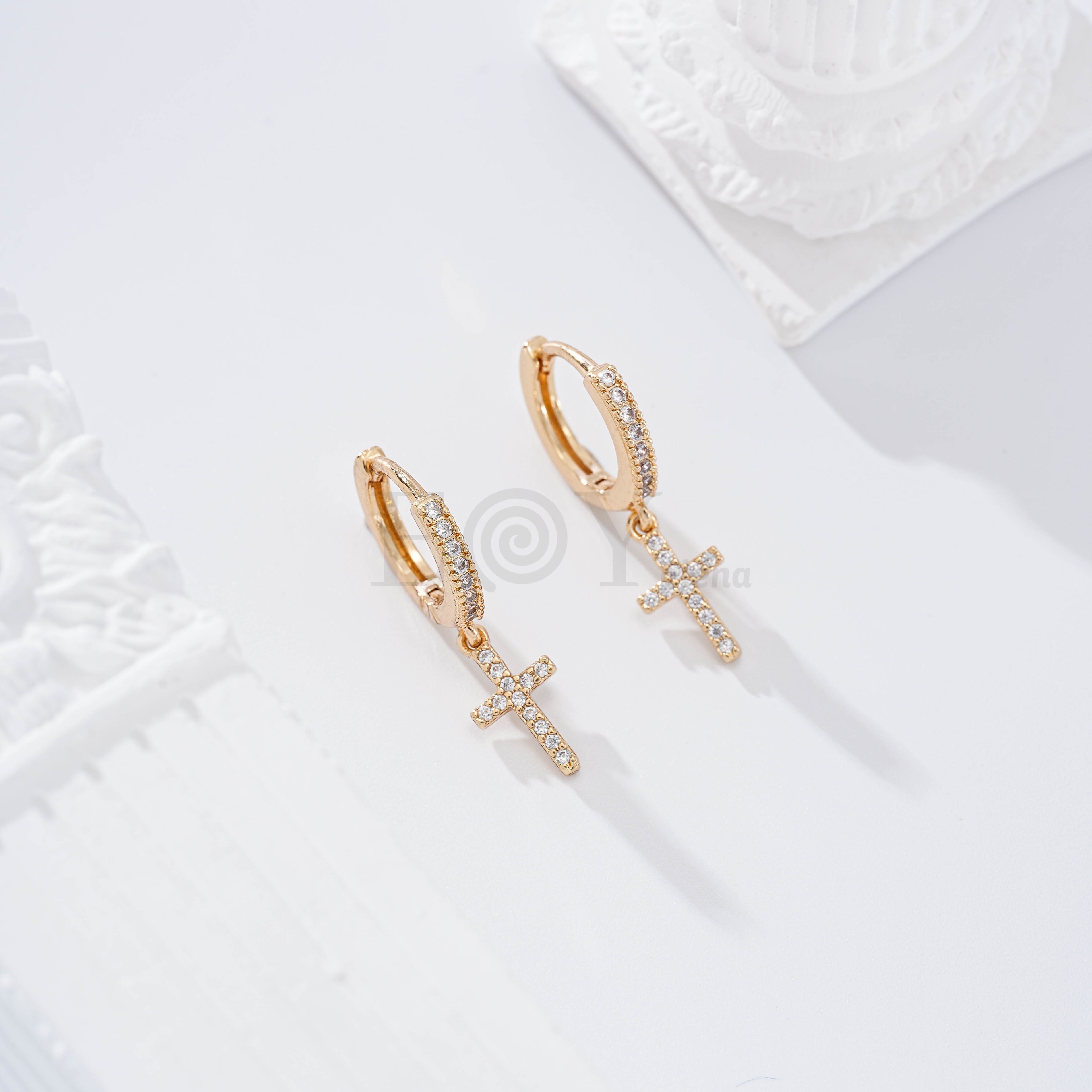 Pendientes de aro cruz circonitas gold-filled