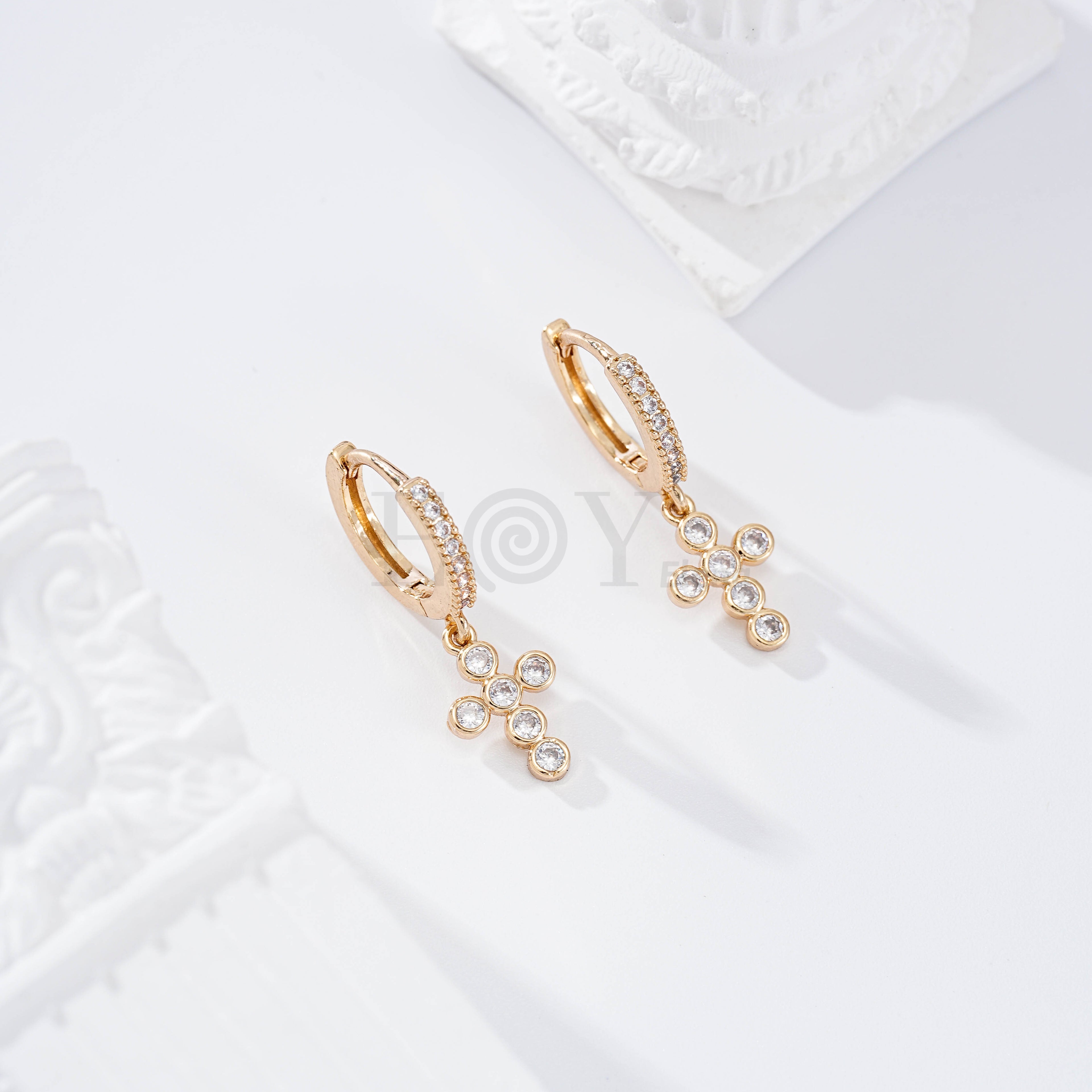 Pendientes de aro cruz gold-filled